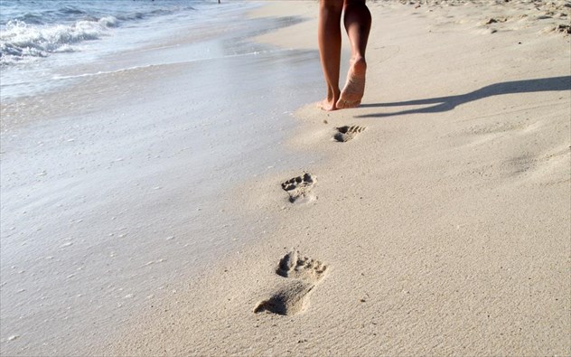 Αποτέλεσμα εικόνας για περπάτημα στην αμμο