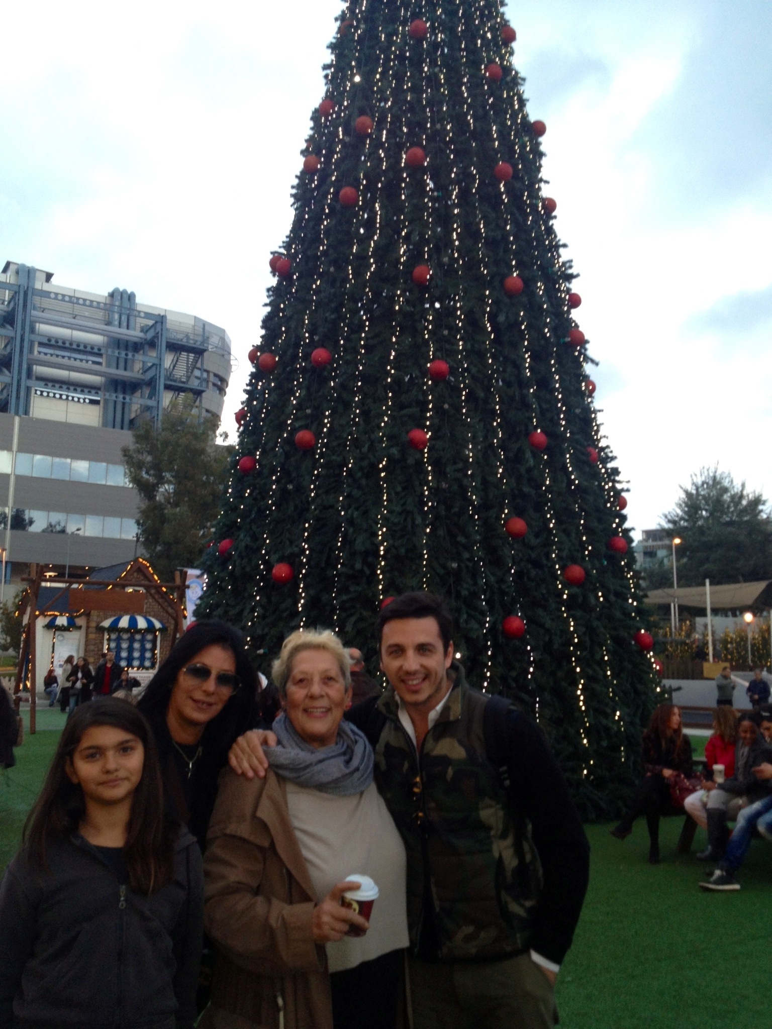 Golden Hall Τώρα!