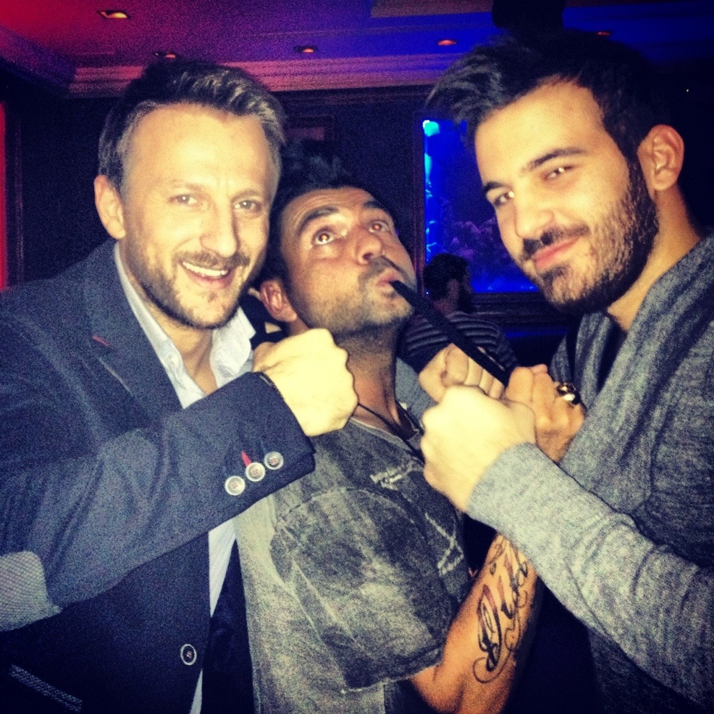 Snapshots: Chateau By Night!