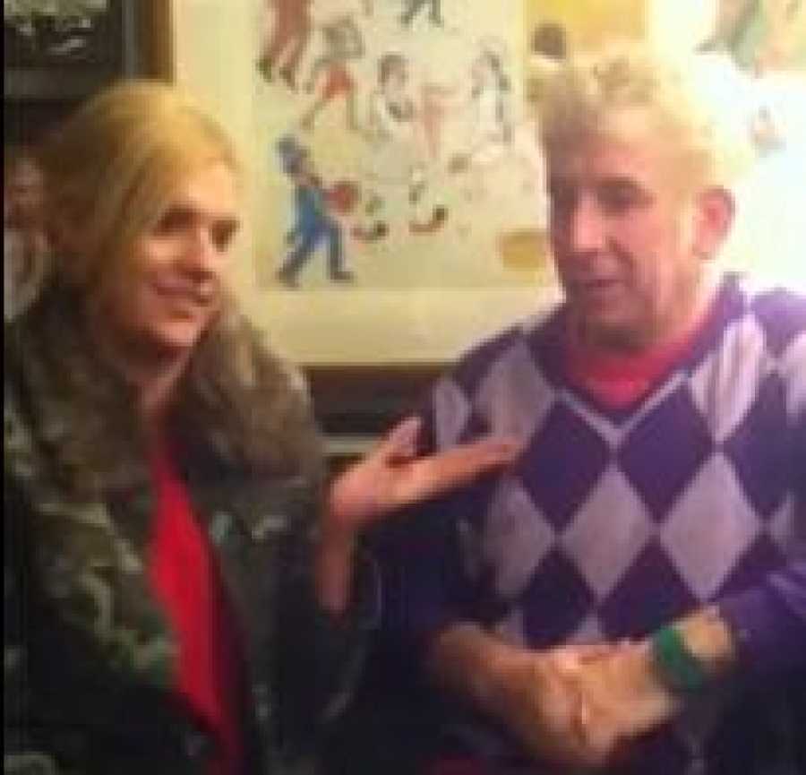 Aπό το Faysbook Με Αγάπη: Με τι Bάφει τα Mαλλιά του ο Πέτρος Φιλιππίδης;!