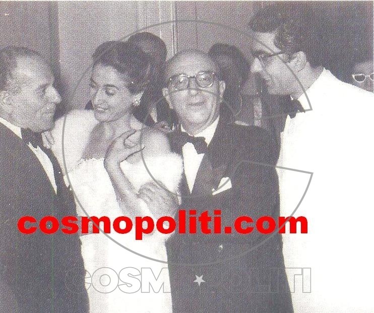 CosmoChicRetro: Λαμπρή Δεξίωση!