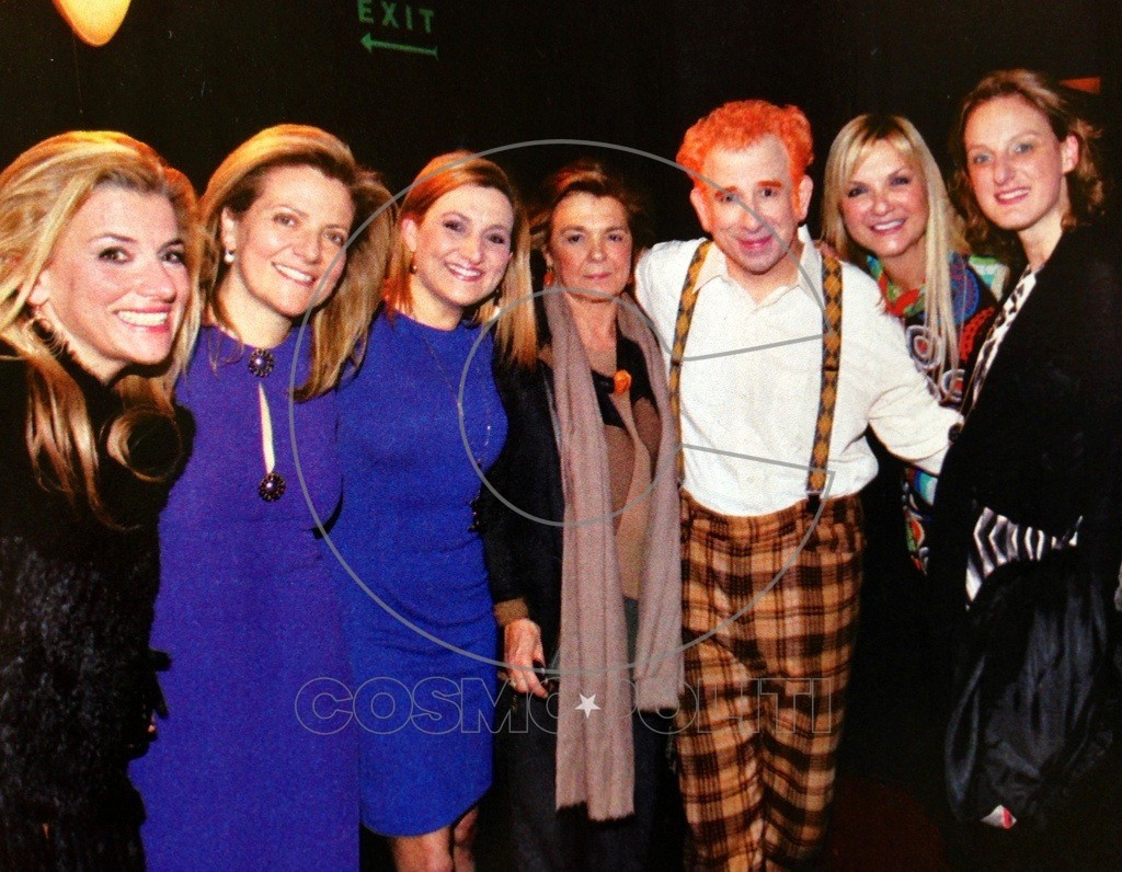 Ποιον Επώνυμο Εβαλε να Κουβαλήσει Μπαούλο ο Πέτρος Φιλιππίδης στη Σκηνή?