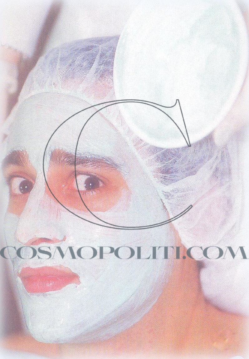 Ο Κρατερός Κατσούλης Με Μάσκα Ομορφιάς!