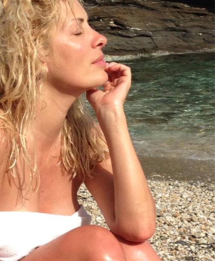 Eλένη Δώσε Πόνο!