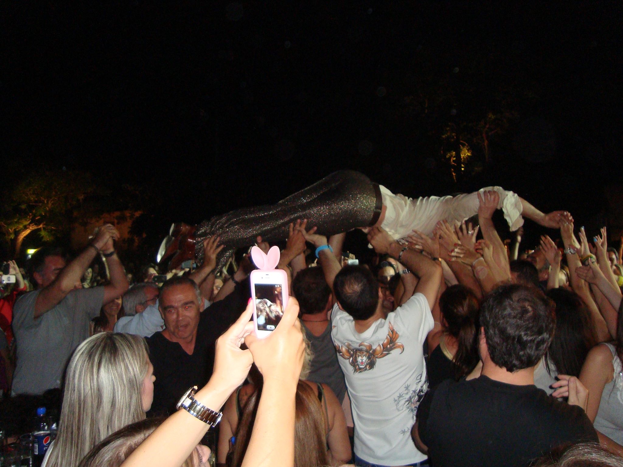 Σφηνο-μένοι in Salonica Live!