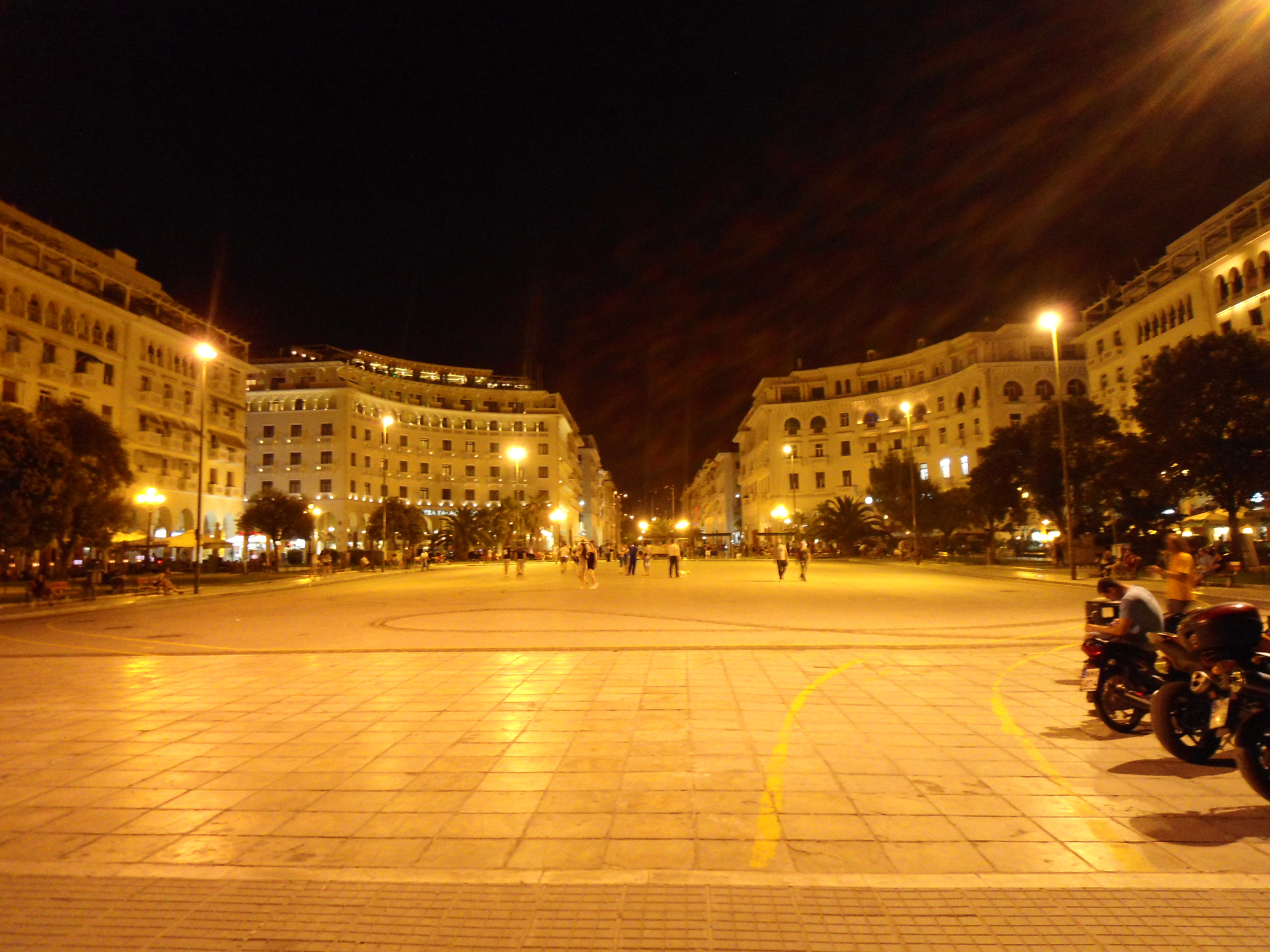 Νυχτοπερπατήματα στη Θεσσαλονίκη