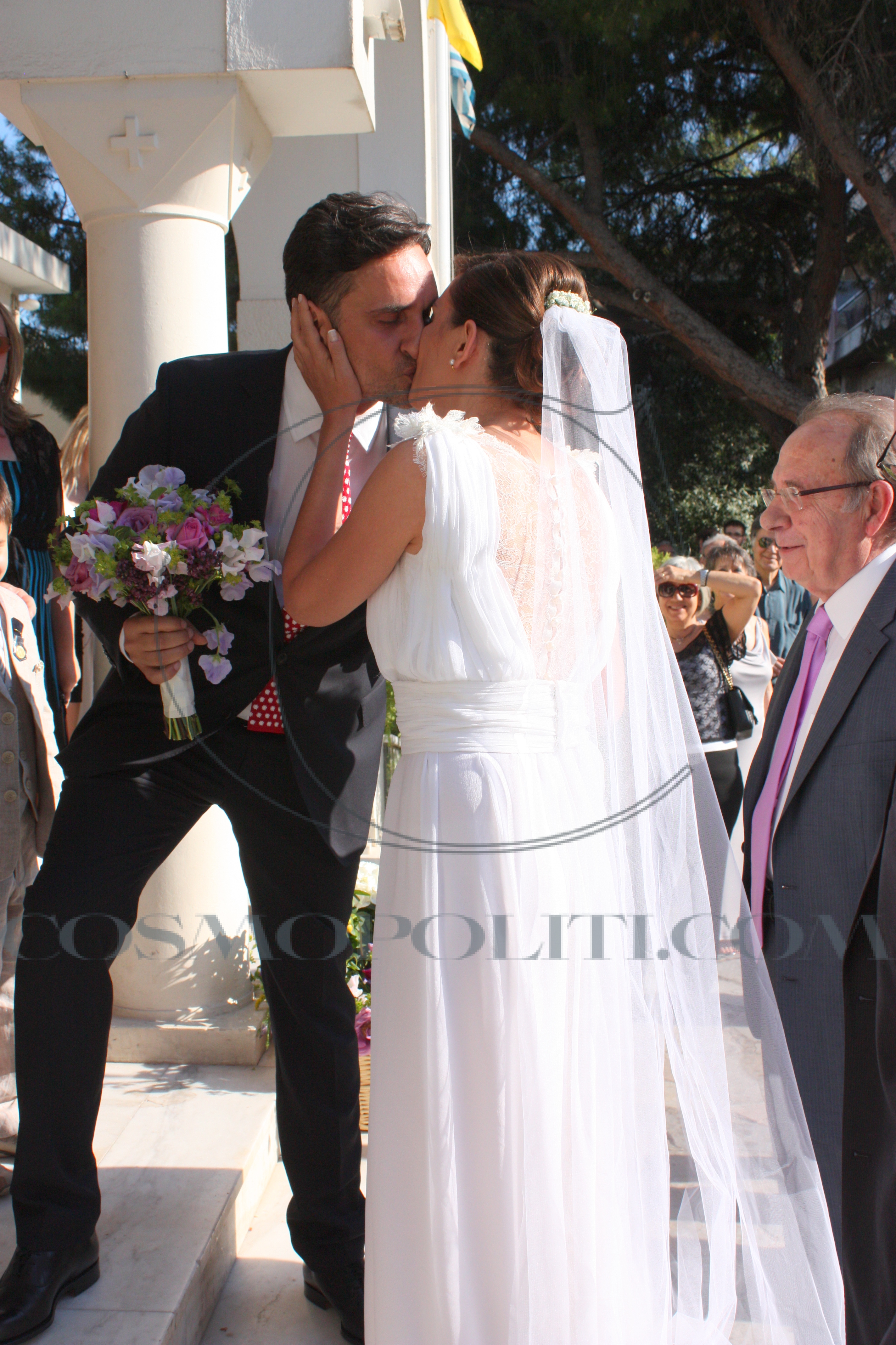 Ανταπόκριση από το γάμο του Νίκου Ψαρρά