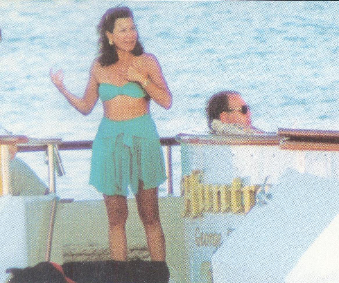 Η Γιάννα Με Μαγιό!