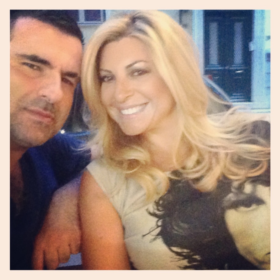 Στο Avocado με Un εκ των Deux Hommes