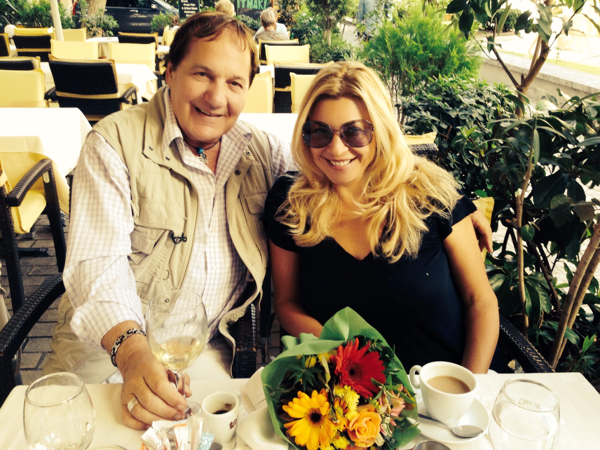 Στην Πλατεία Μητροπόλεως με τον Κώστα Βενετσάνο