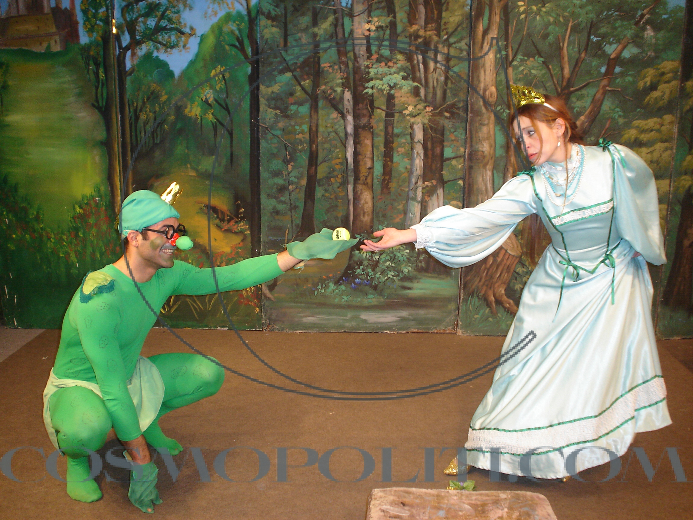 Ο Βασιλιάς Βάτραχος Στη Σκηνή