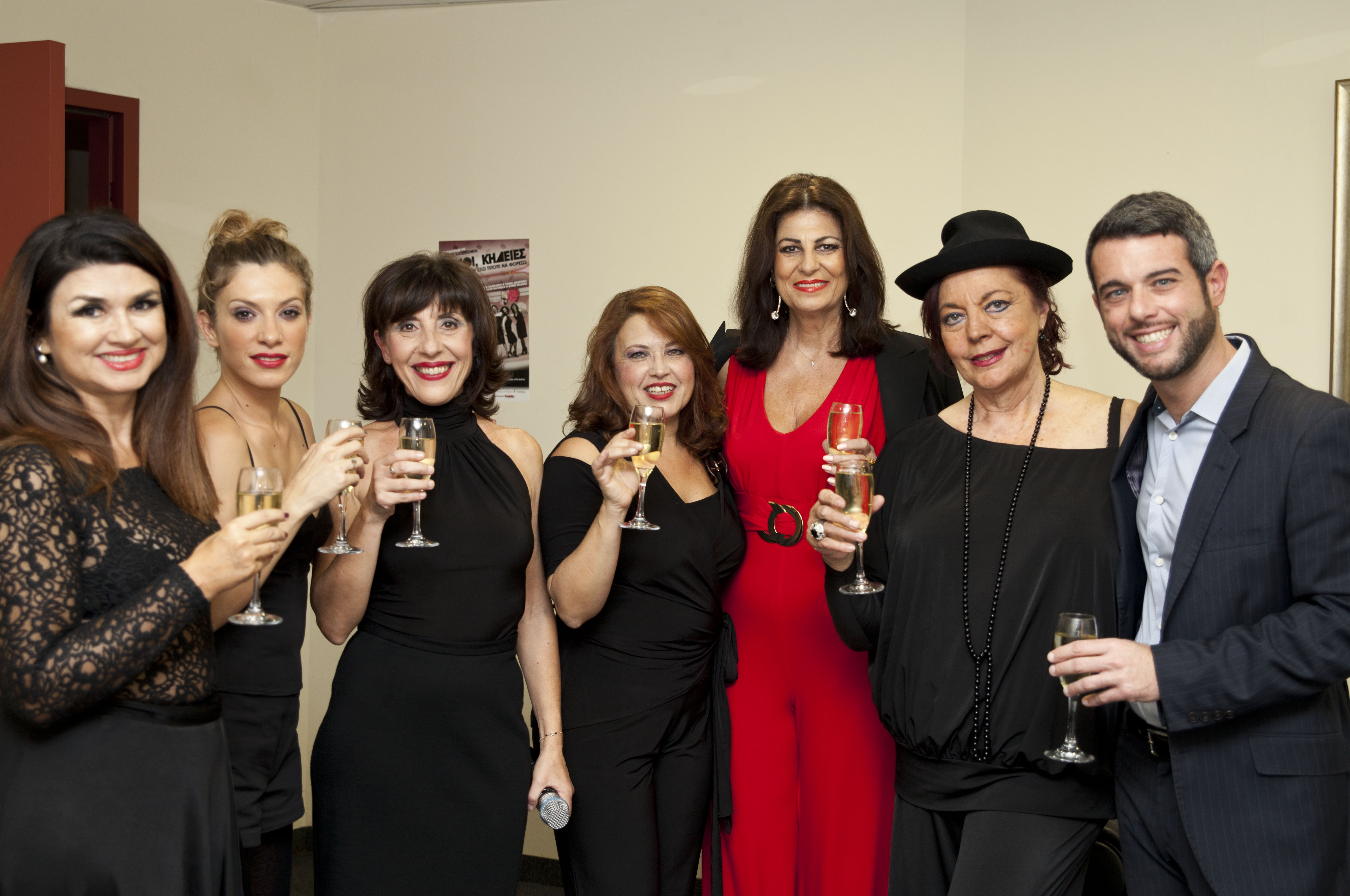 Γάμοι, Κηδείες & Δεν Έχω Τίποτα Να Φορέσω