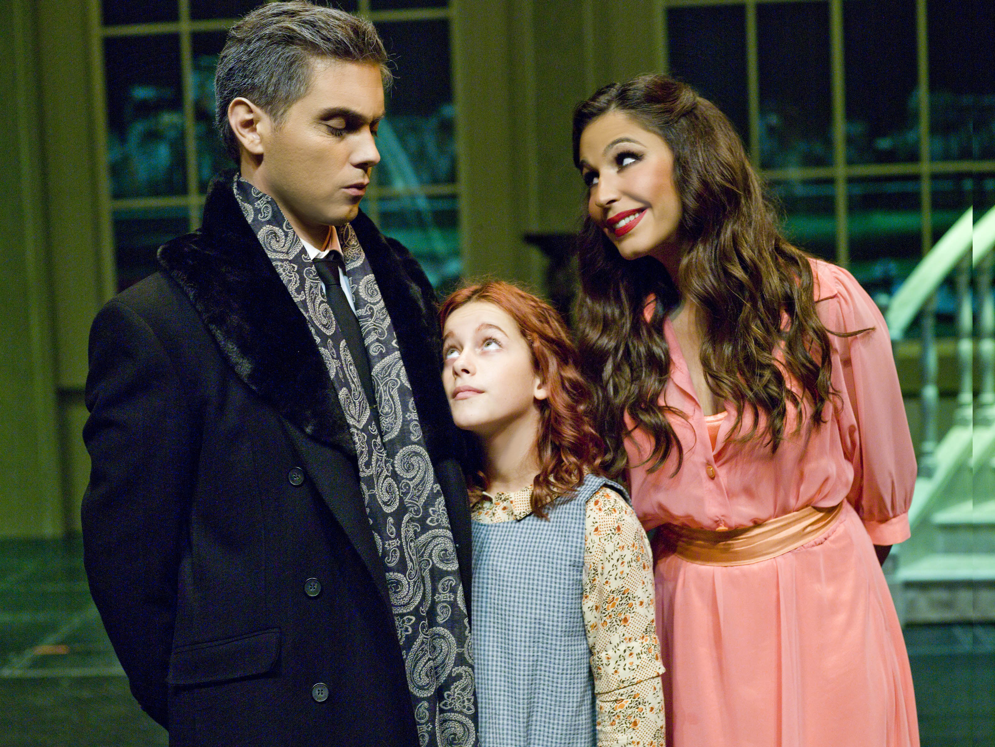 Η Άννυ Έρχεται Να Μας Κατακτήσει