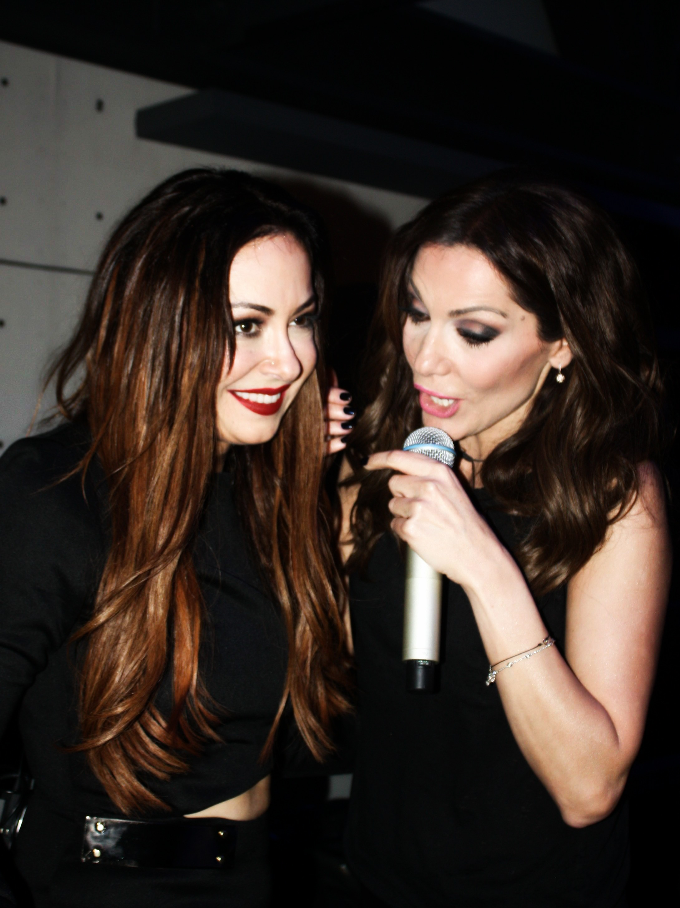 Γόησσες & Voices Μαζί