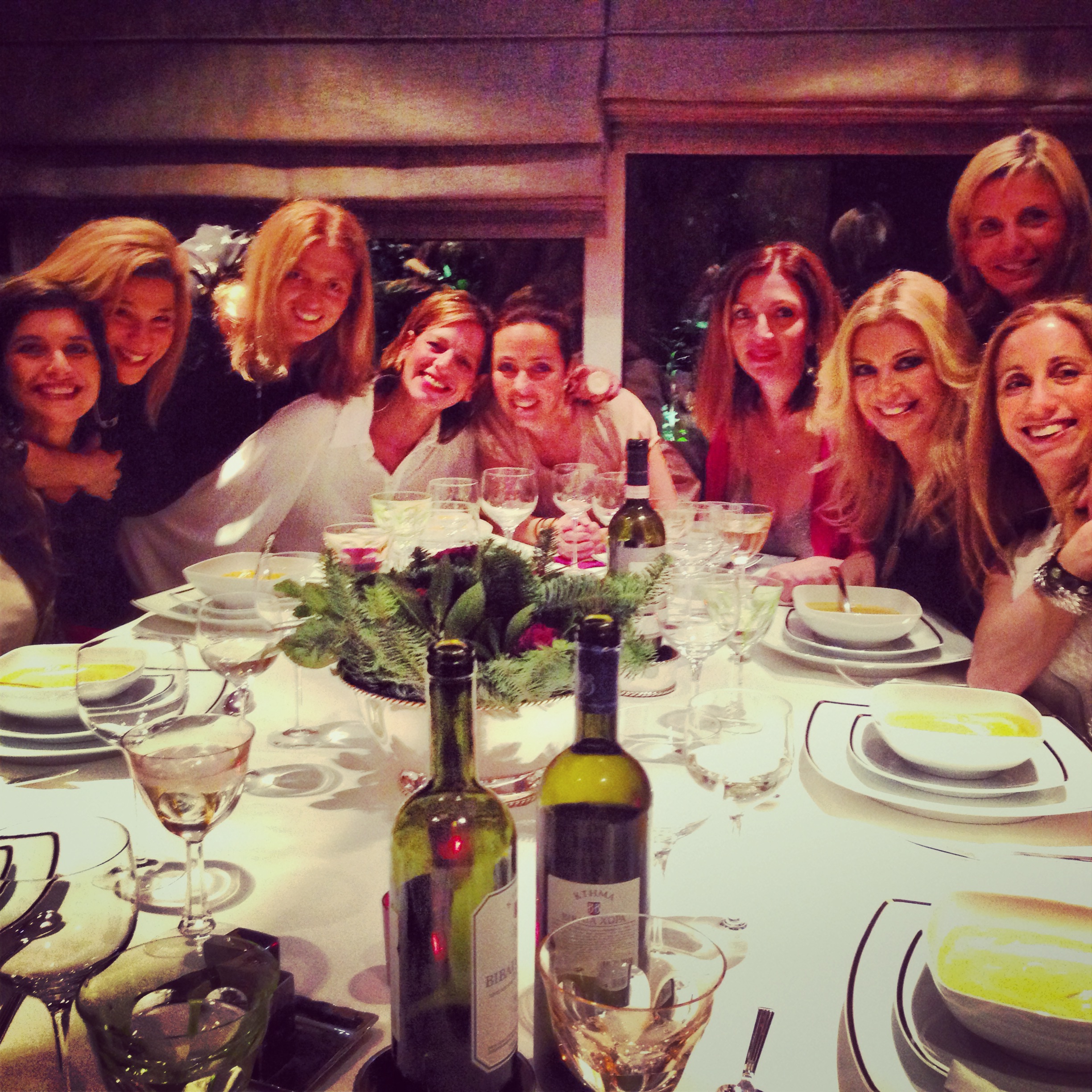 Χριστουγεννιάτικο Δείπνο με υπερβολικά παλιές φίλες.