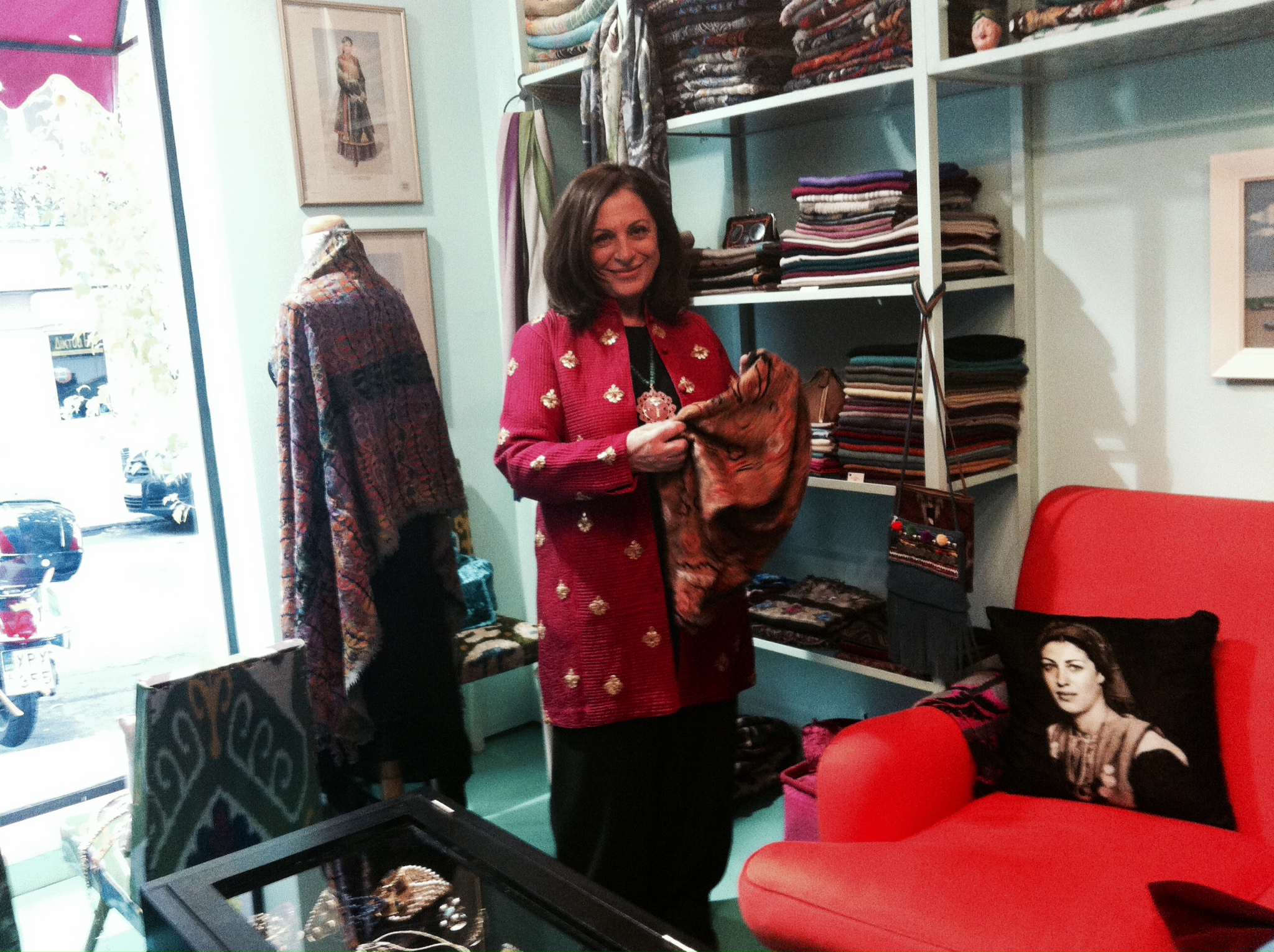 Η Χαρούλα Αλεξίου φοράει QueenCalliope