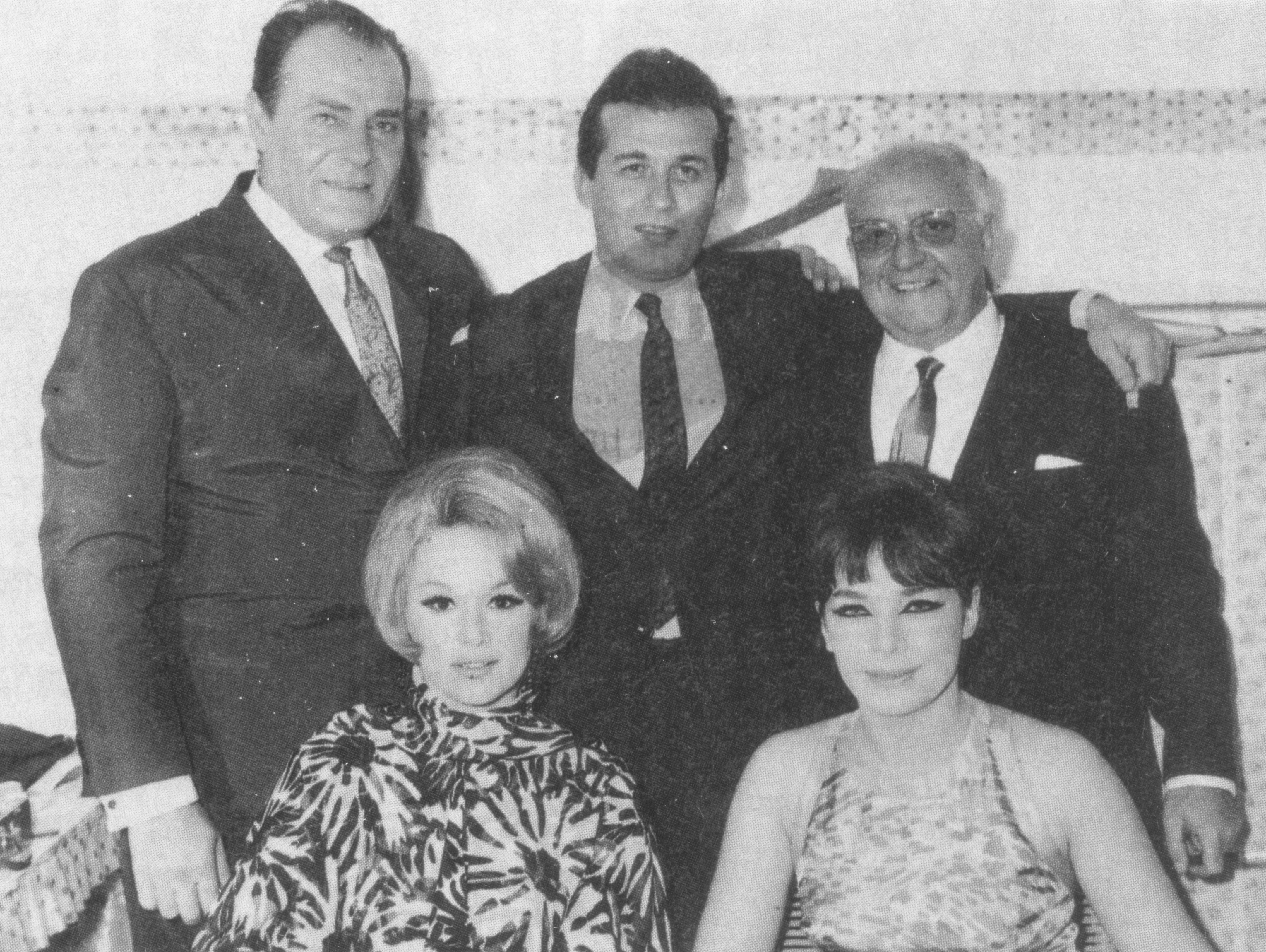 Όταν Ο Κωνσταντάρας Αγάπησε Το Κορίτσι Με Τα Βουρκωμένα Μάτια