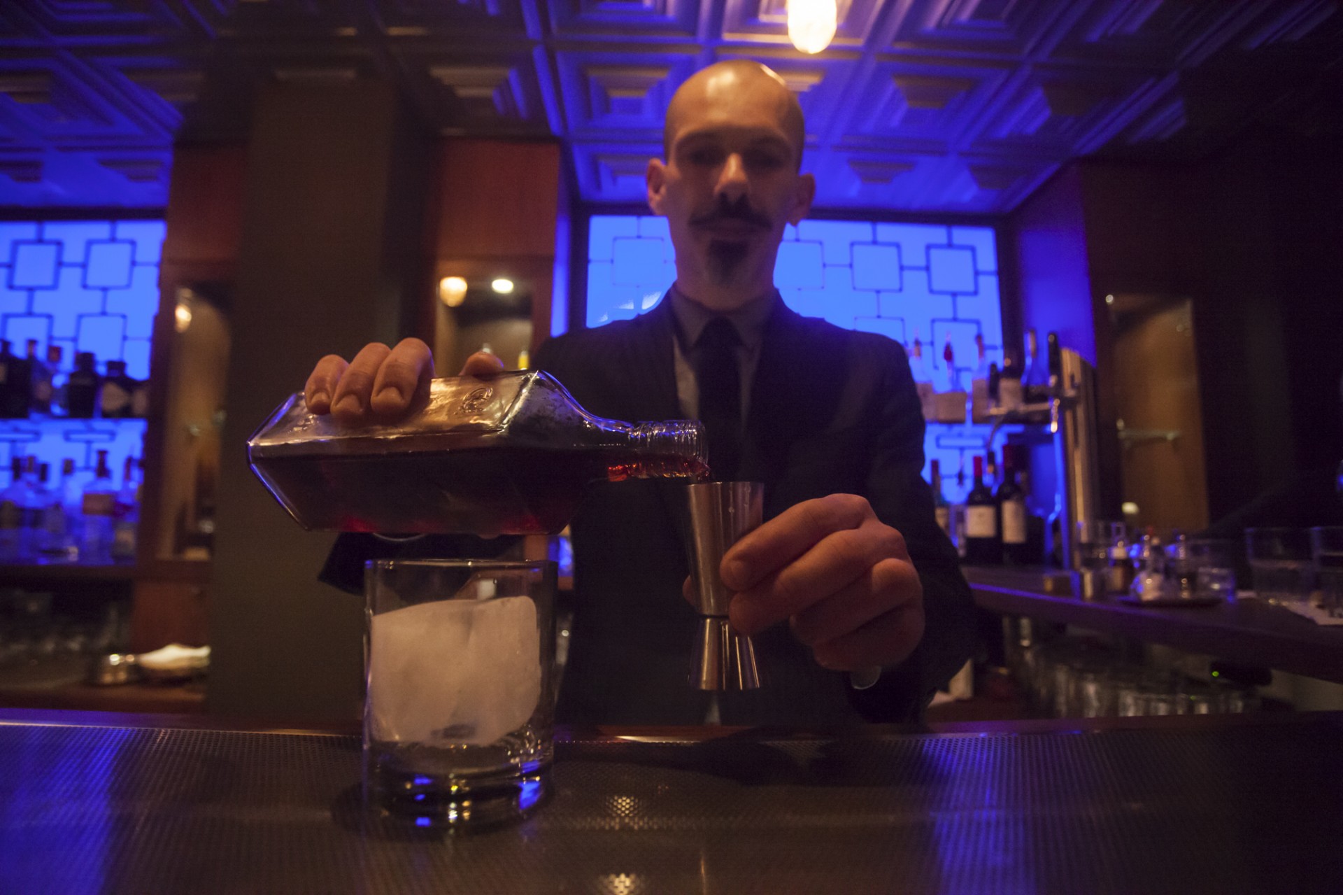 Mάθετε που είναι το πρώτο μυστικό μπαρ της Αθήνας