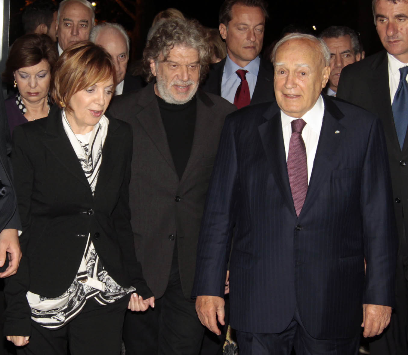 Ο Κάρολος Παπούλιας Σε Επίσημη Πρεμιέρα