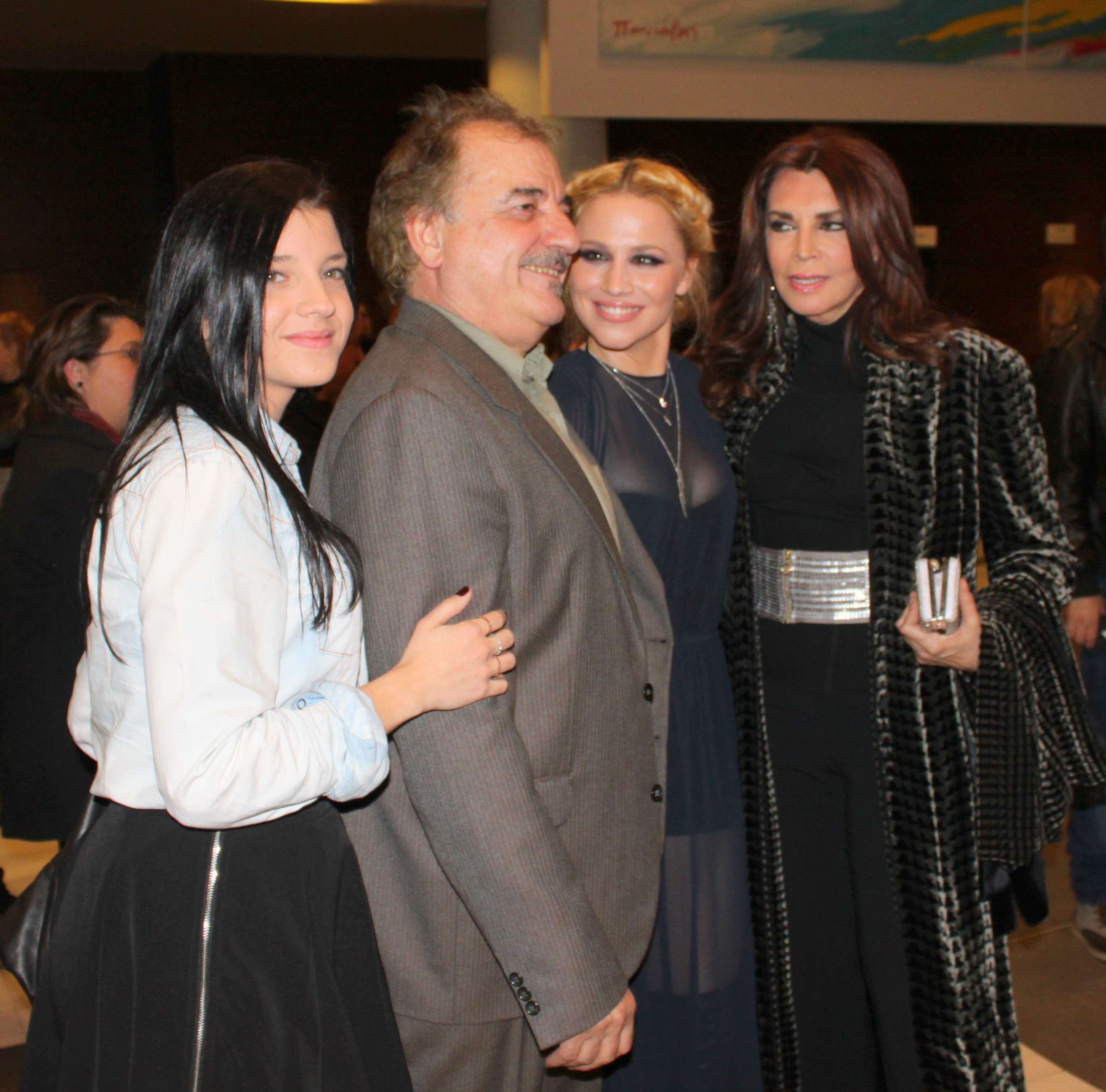 Ξημερώνει Κυριακή… -Επίσημη Πρεμιέρα-…Να Το Θυμάσαι