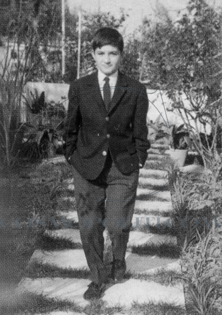 O Nίκος Καρβέλας Σε Ασπρόμαυρες Φωτογραφίες