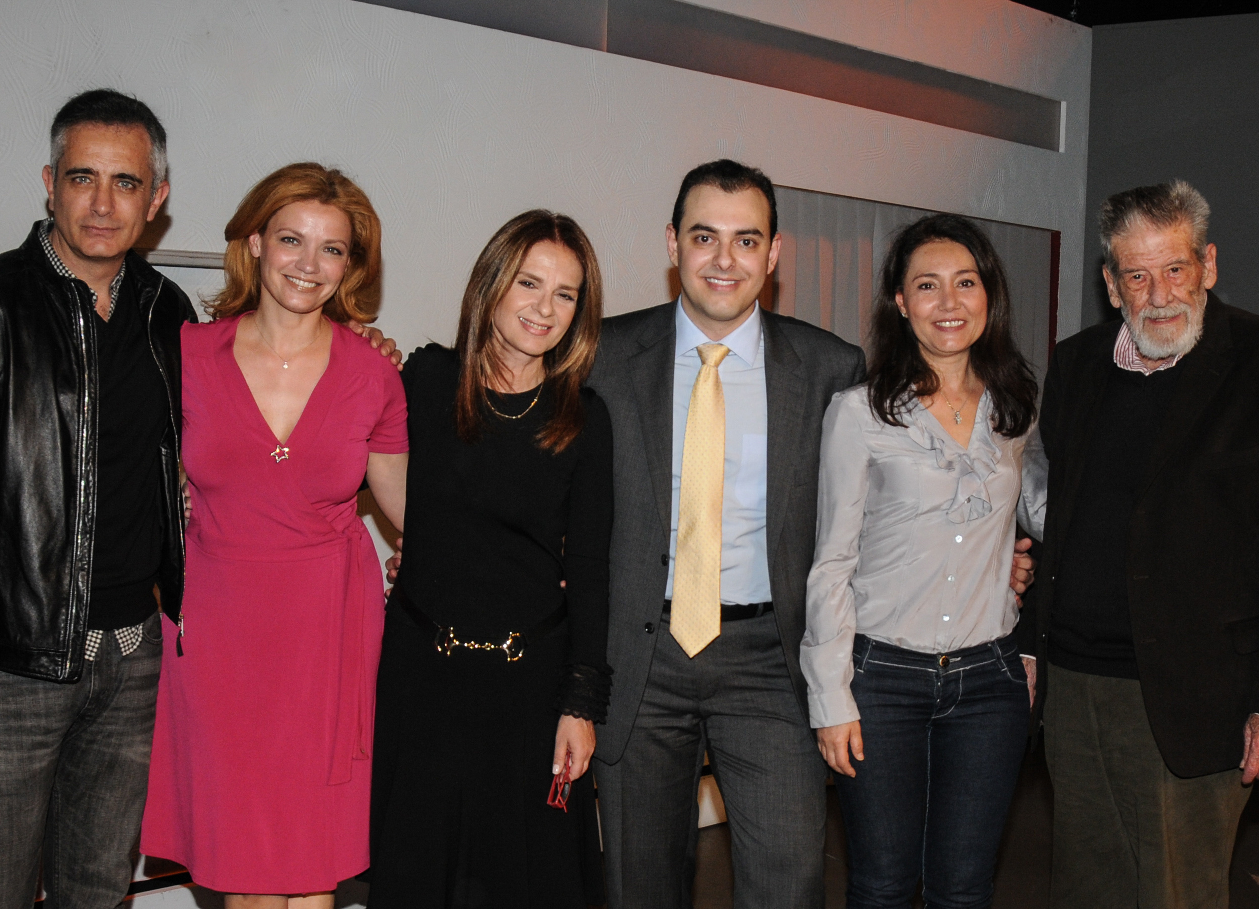 Η Σελίδα Για Το Τελευταίο Χειροκρότημα Σηκώθηκε Όρθια