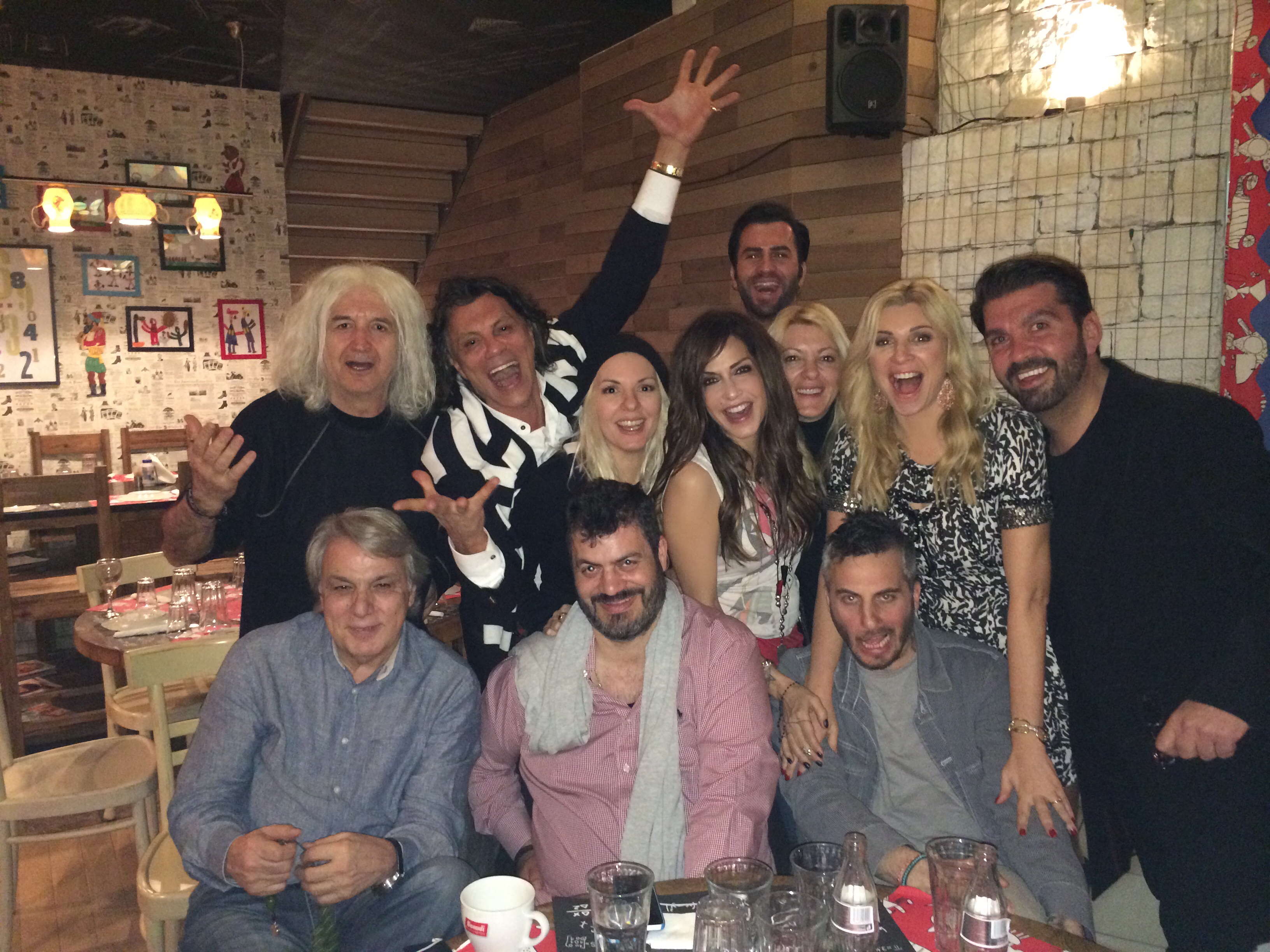 Kαλύτερες Μέρες και Νύχτες με την Άννα: A Mad Supper!