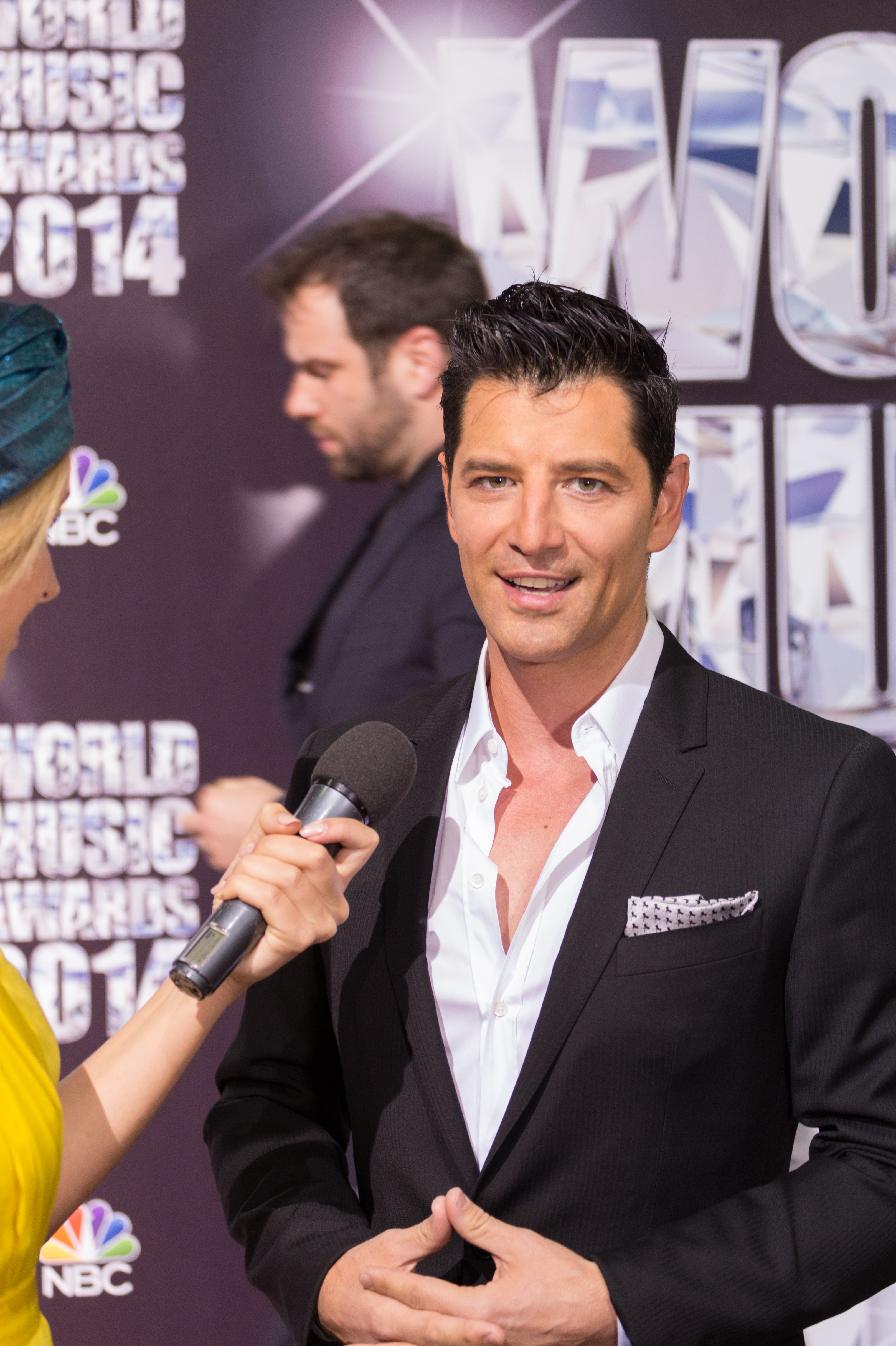 Έσκισε Ο Σάκης Στα World Music Awards!