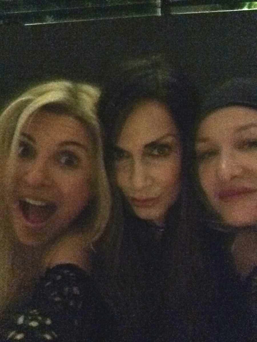 Με την Άννα & τη Μυρτώ (& για Σέλφις) στο Homey