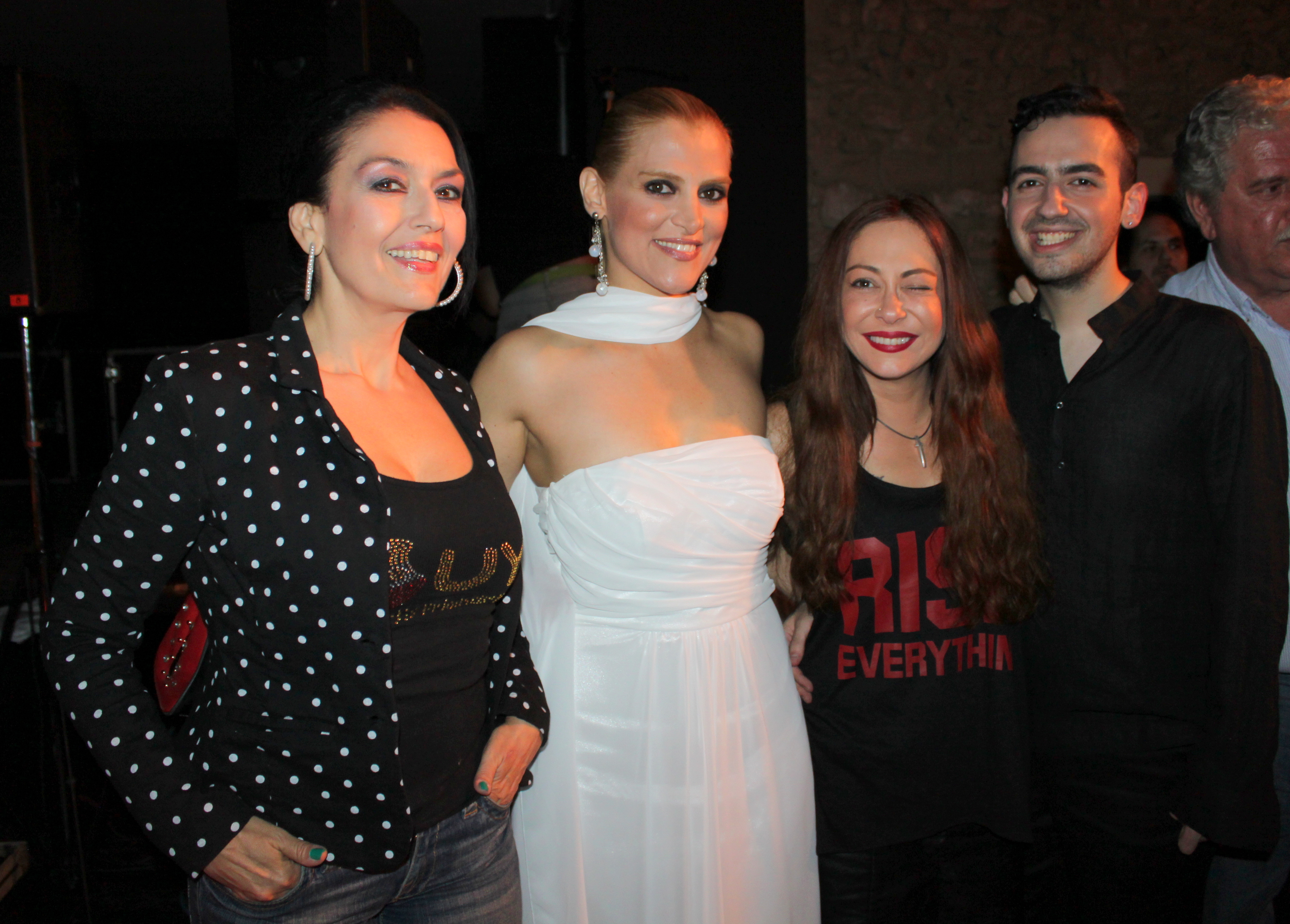 Τα Τραγούδια Του Μάνου Mε Τη Φωνή Του Μαυρίκιου