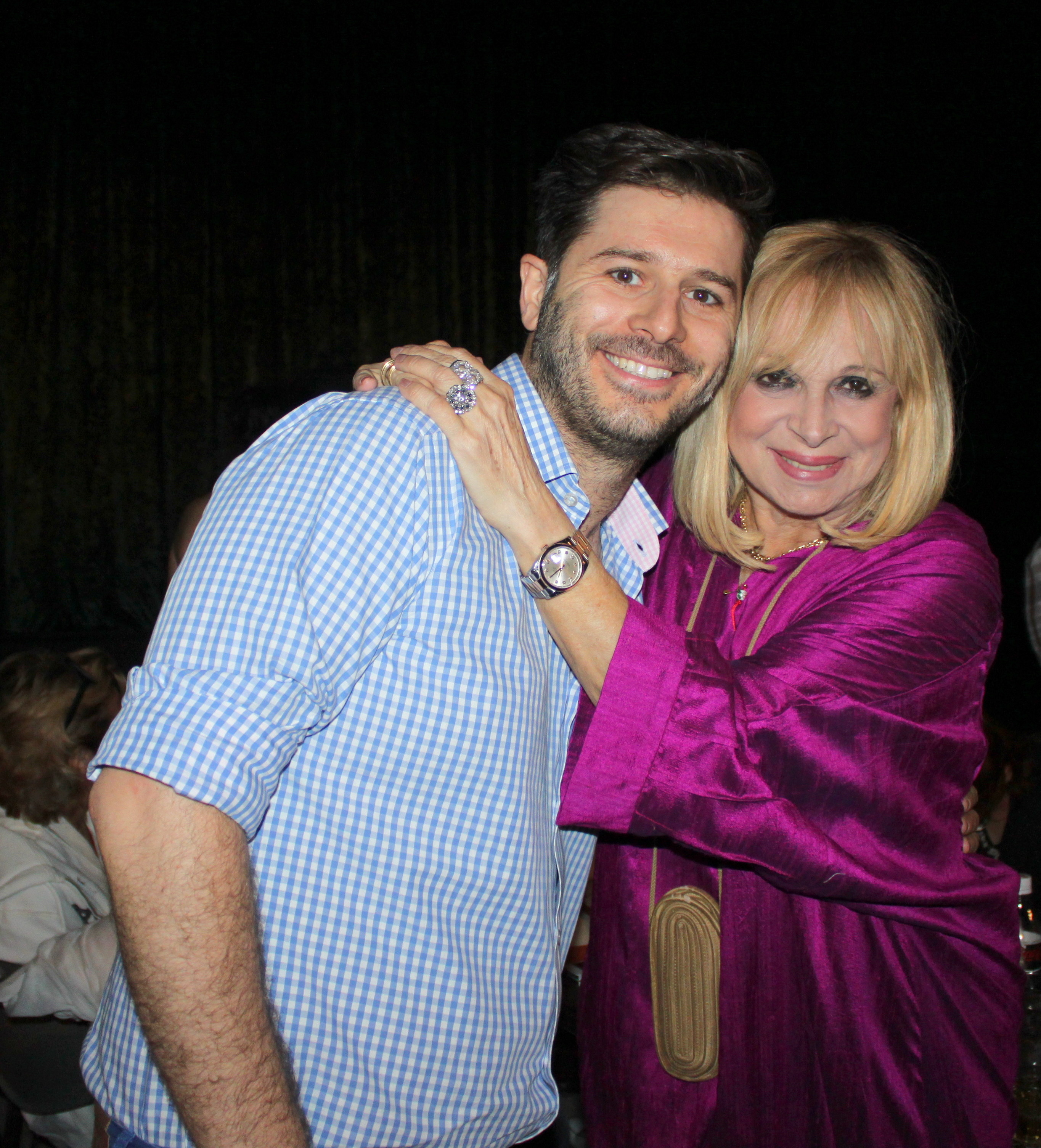 Αγκαλιές, Χαμόγελα & Λαμπερές Παρουσίες Στην Piaf!