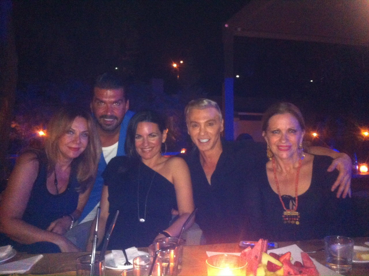 Yπουργοί & Σταρς στην πρεμιέρα του Νίνο