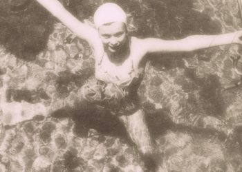 Συλλεκτικό: Η Τζένη Kαρέζη βατραχάνθρωπος!