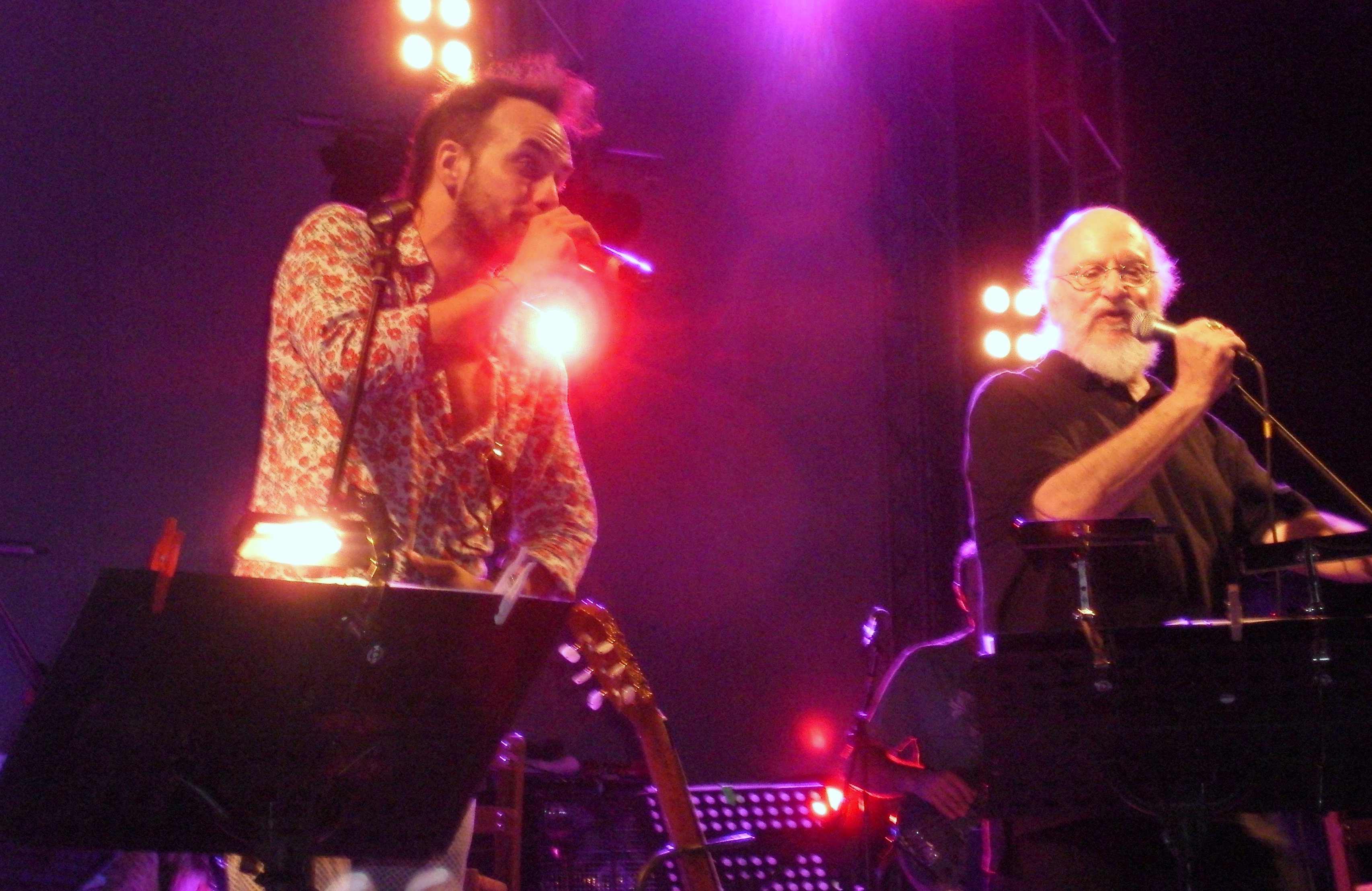 Ο Μουζουράκης, ο Σαββόπουλος, τα σουβλάκια και οι εξωγήινοι