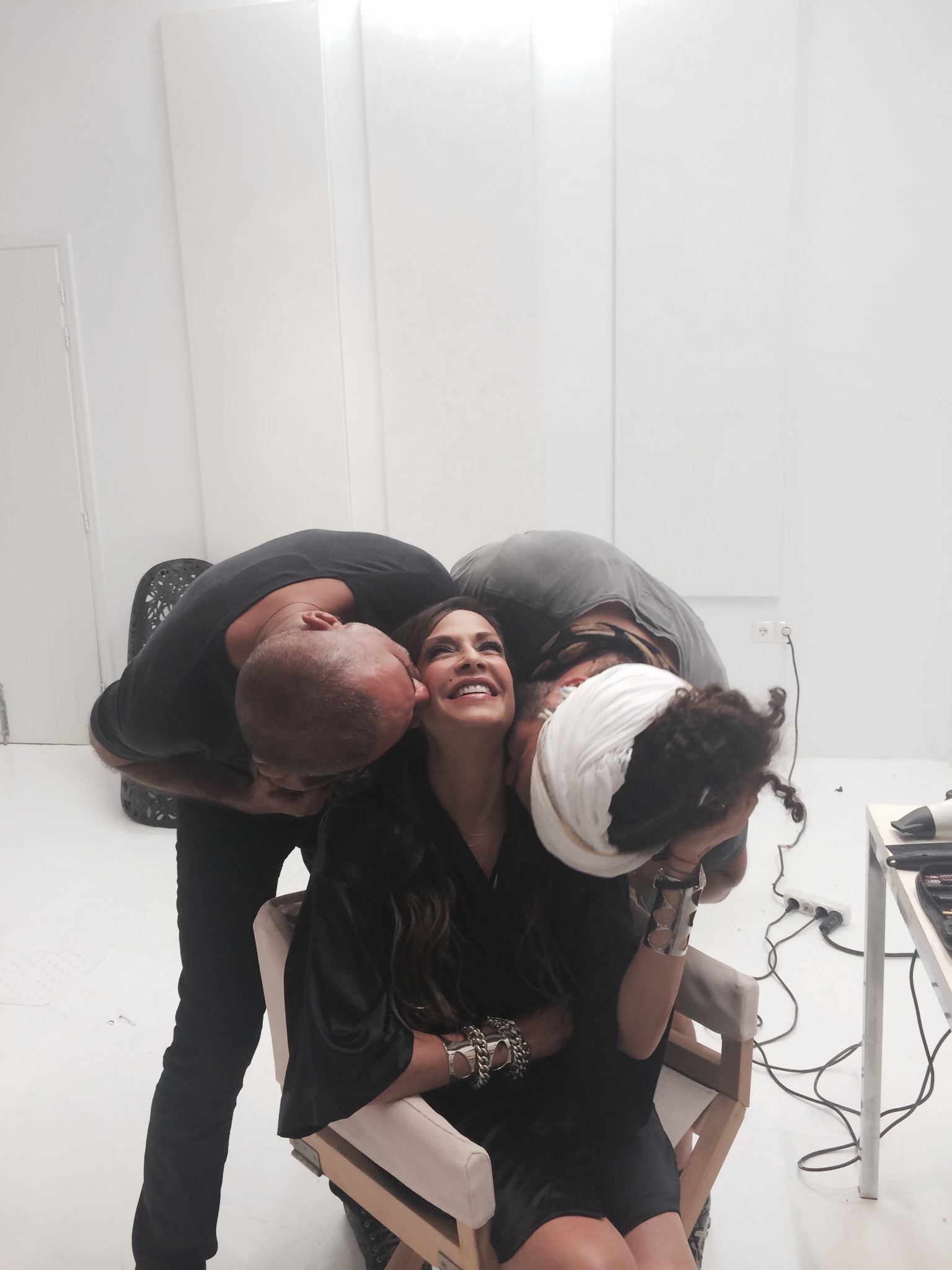 SuperParadise Τώρα! Αννα…μονή!