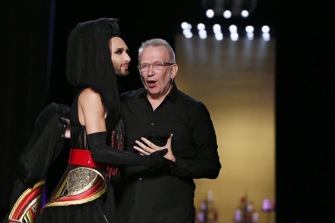 H Koντσίτα Μαύρη Νύφη Του Γκοτιέ!