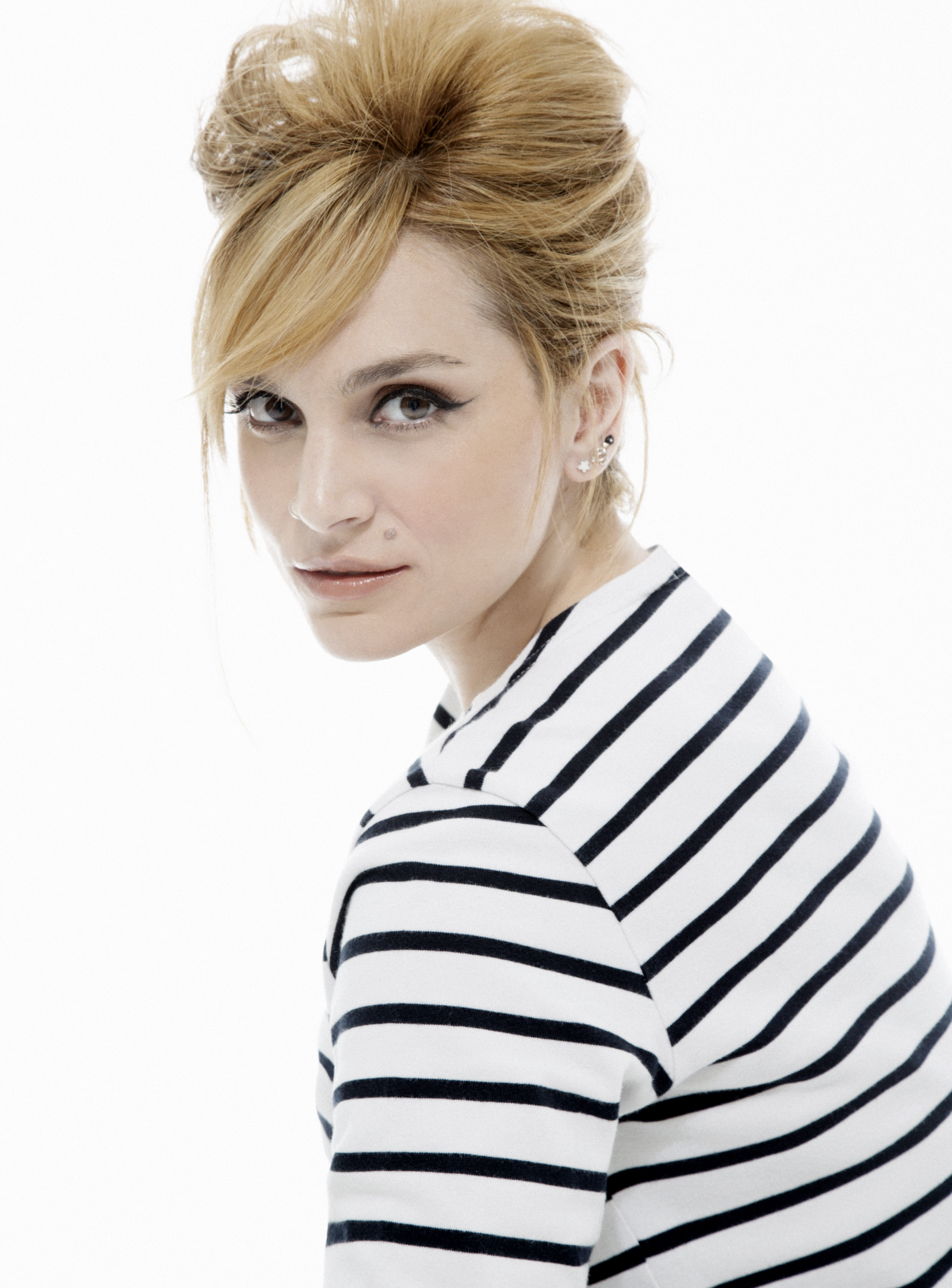 H Eλεωνόρα Στα Τραγούδια Της Μελίνας!