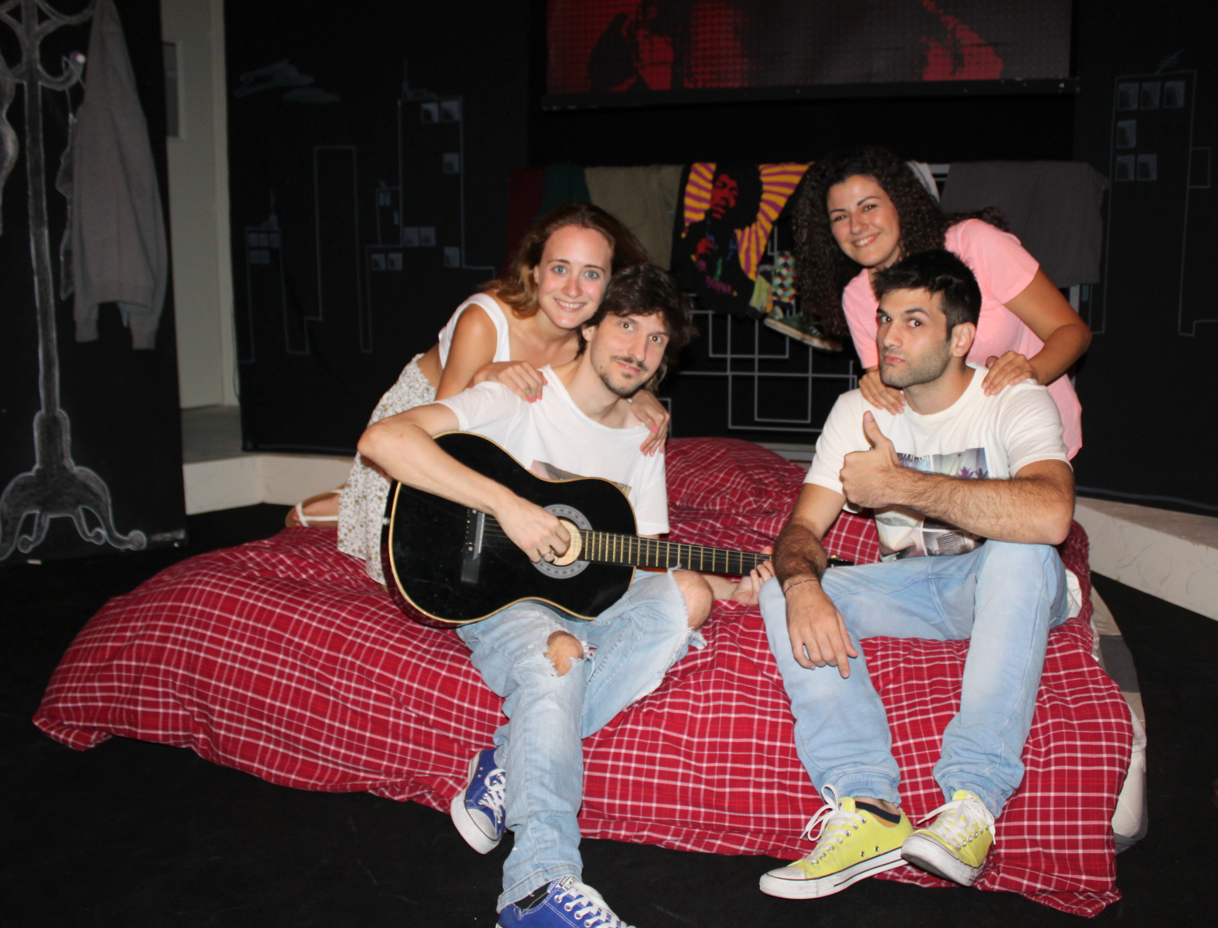 California Nτρίμιν Στο Θέατρο Αθηνά