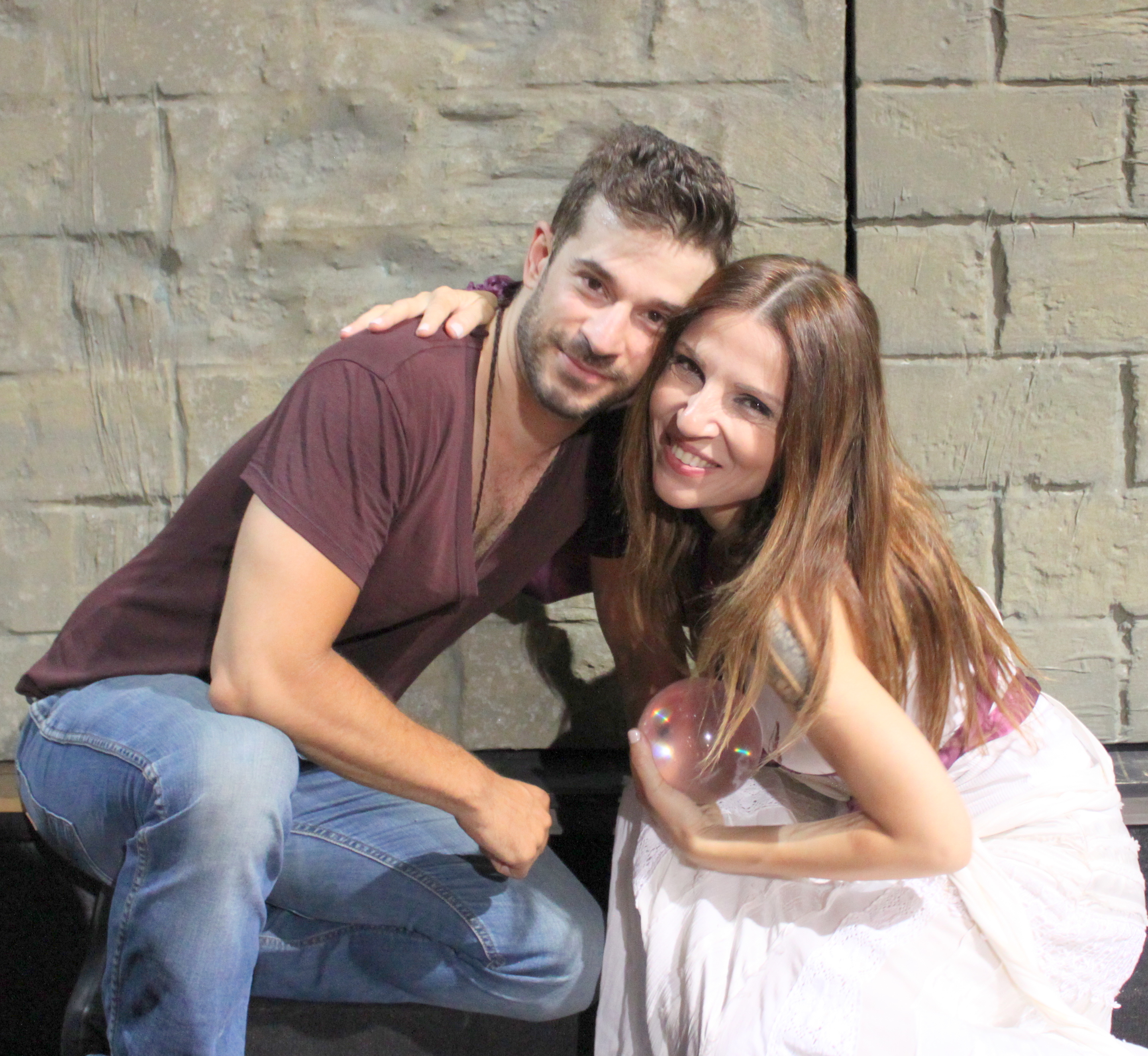 Ακροβάτες Της Τύχης: Και Βιβλίο Και Παράσταση!