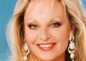 Δείτε -και θυμηθείτε- την Γιούλη Σταμουλάκη σε πρόσφατη εμφάνισή της!