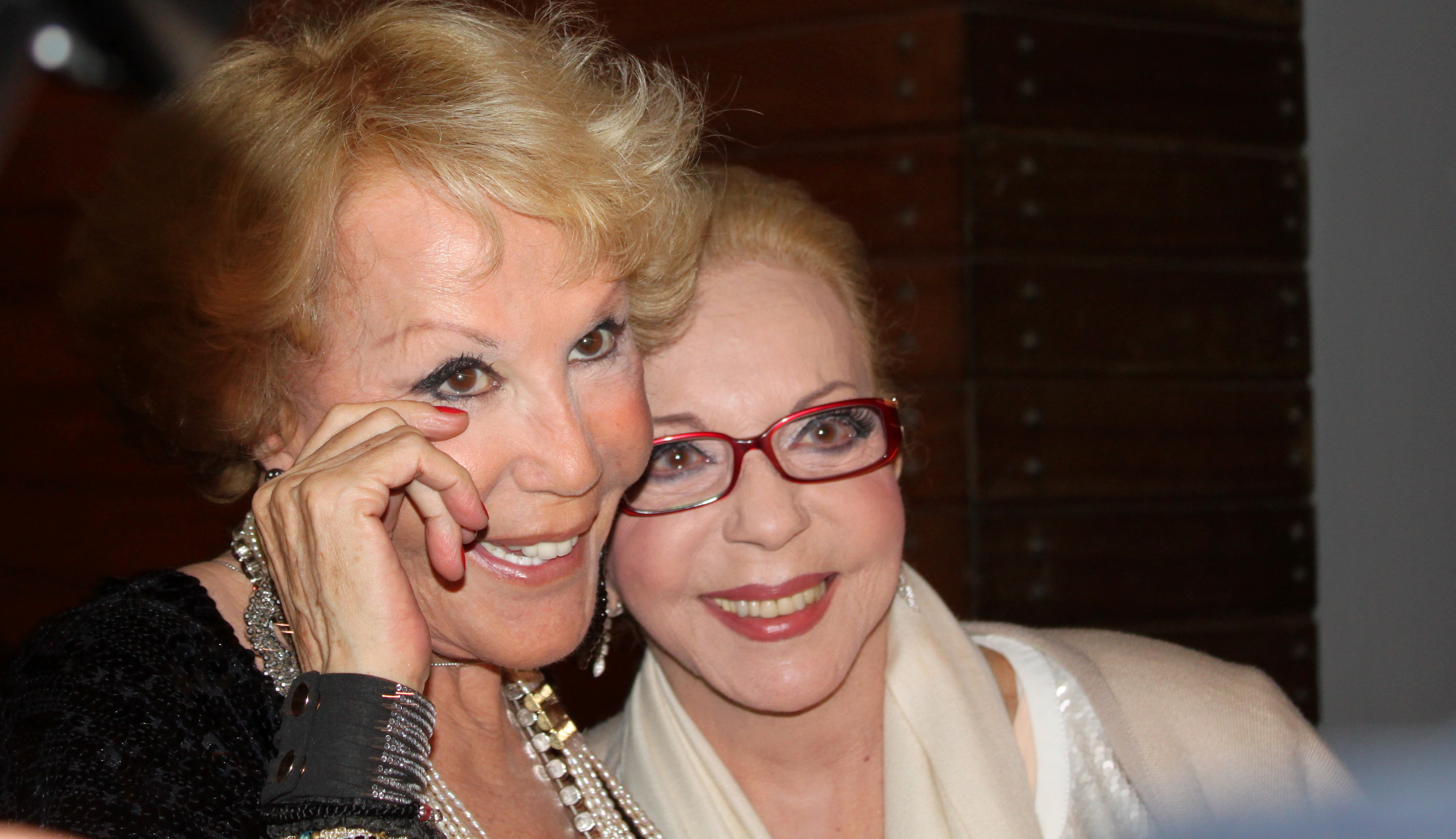 Ωραία Χρόνια Για Τη Ζωή Λάσκαρη & Η Λαμπερή Πρεμιέρα!