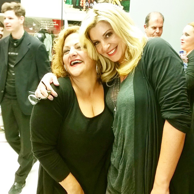 Όλοι Στη Ντόλλυ, Την Προξενήτρα!