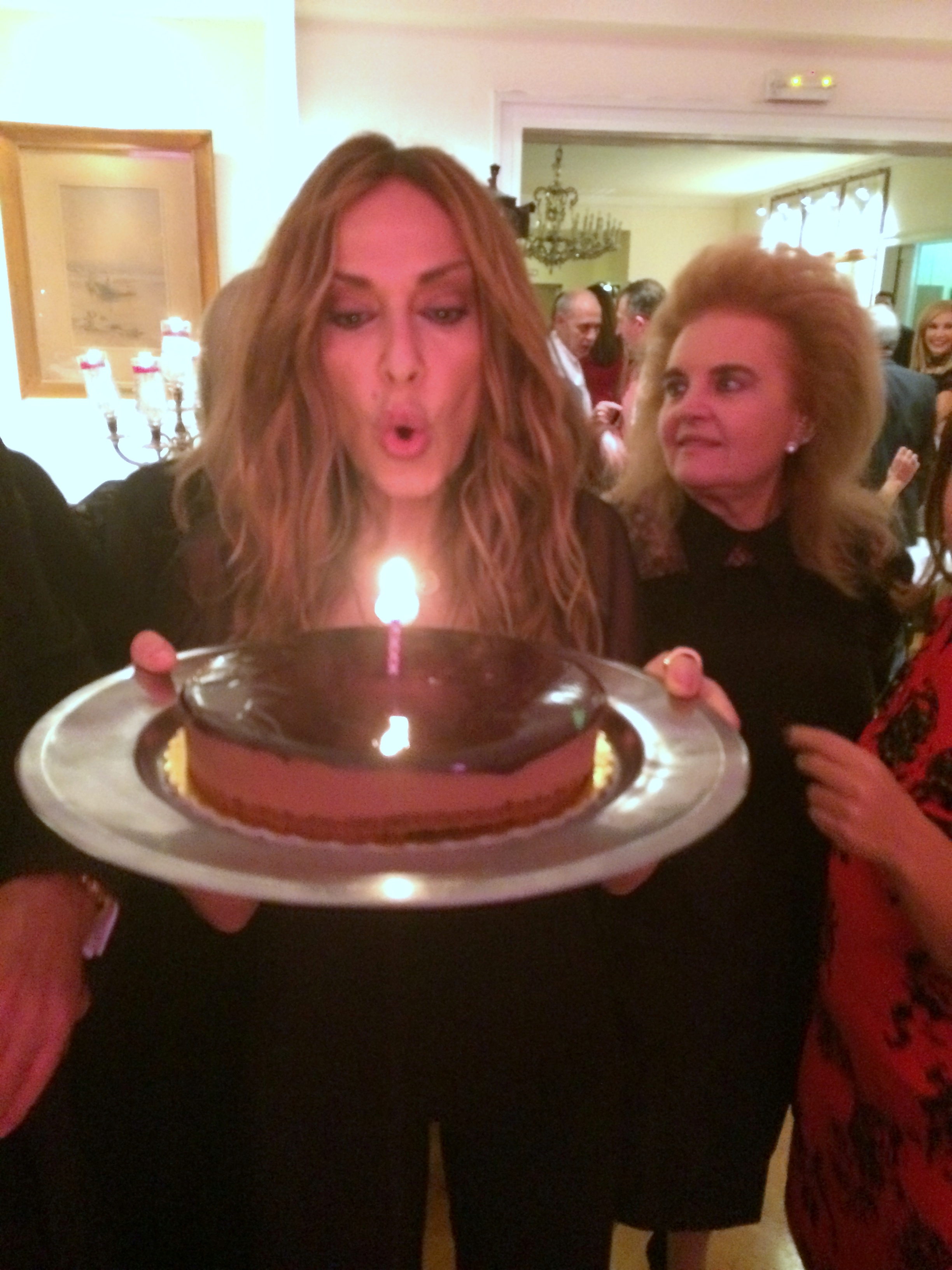 Πρόωρα Γενέθλια Για Την Άννα Με Ένα Κεράκι!