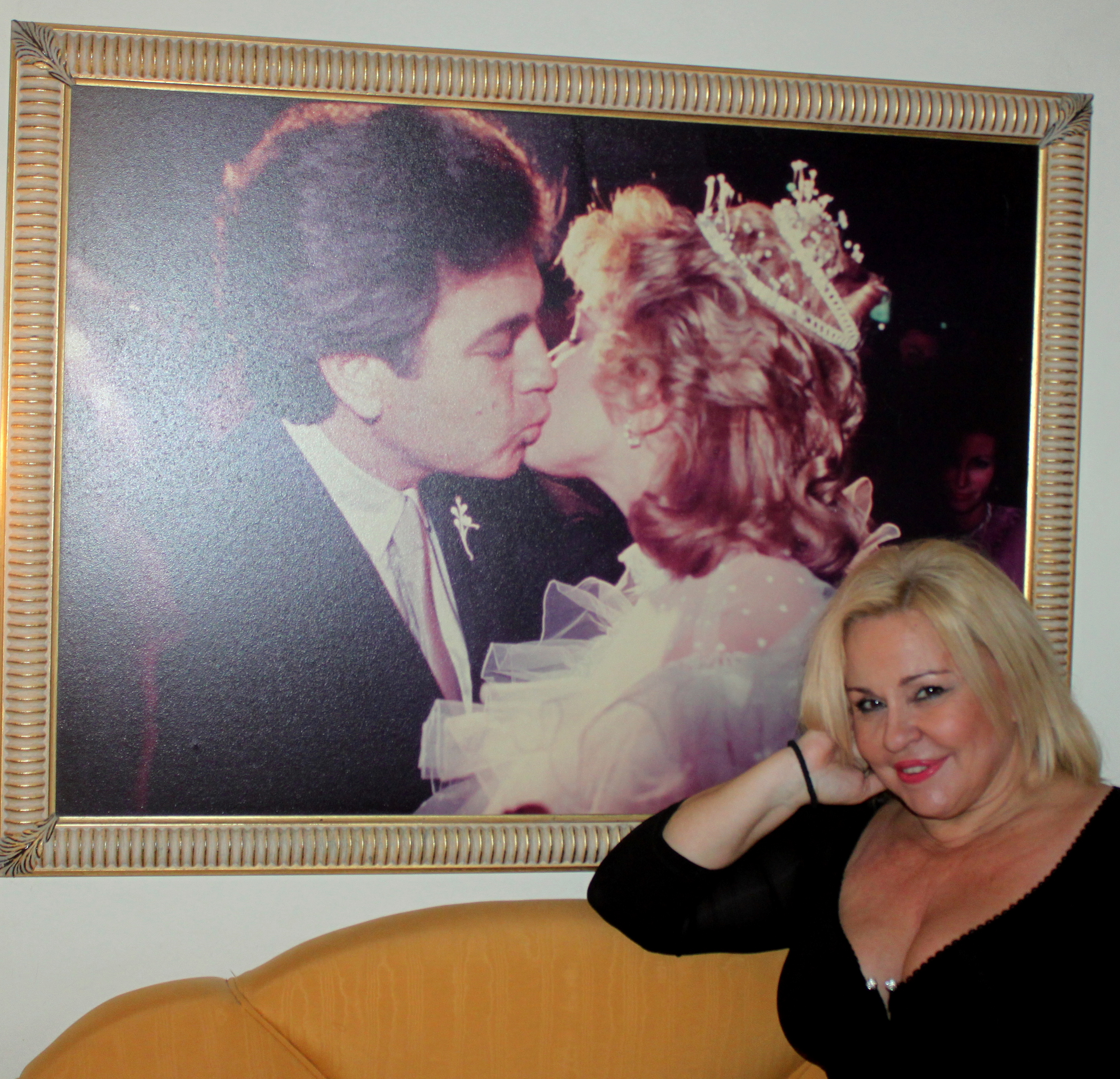 Μπέσσυ Αργυράκη: επίσκεψη στο σπίτι της