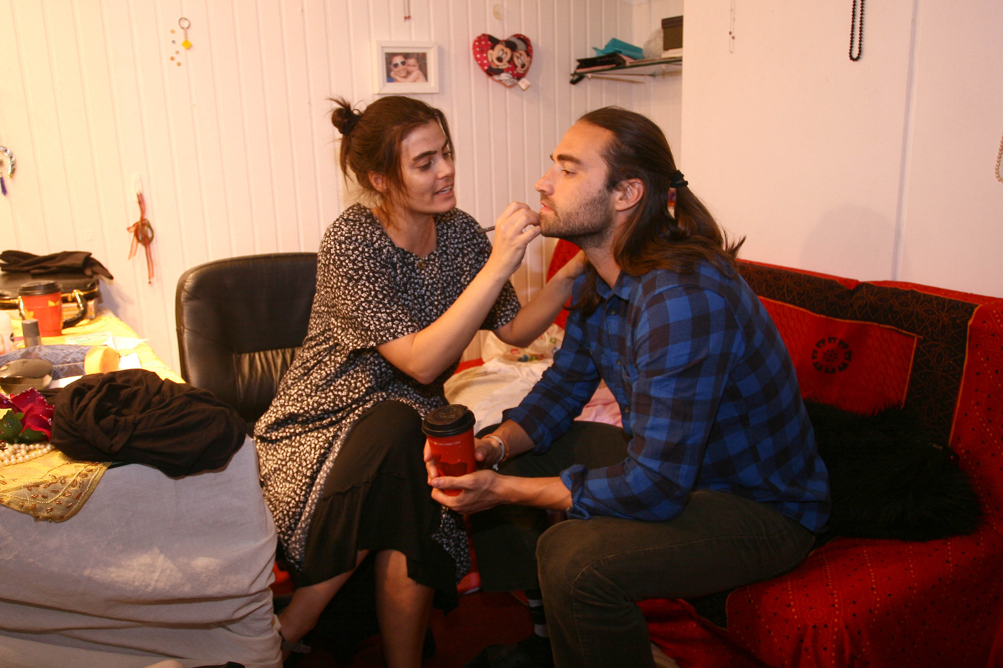 Άνω Κάτω Λίγο Πριν Ανοίξει Η Αυλαία!