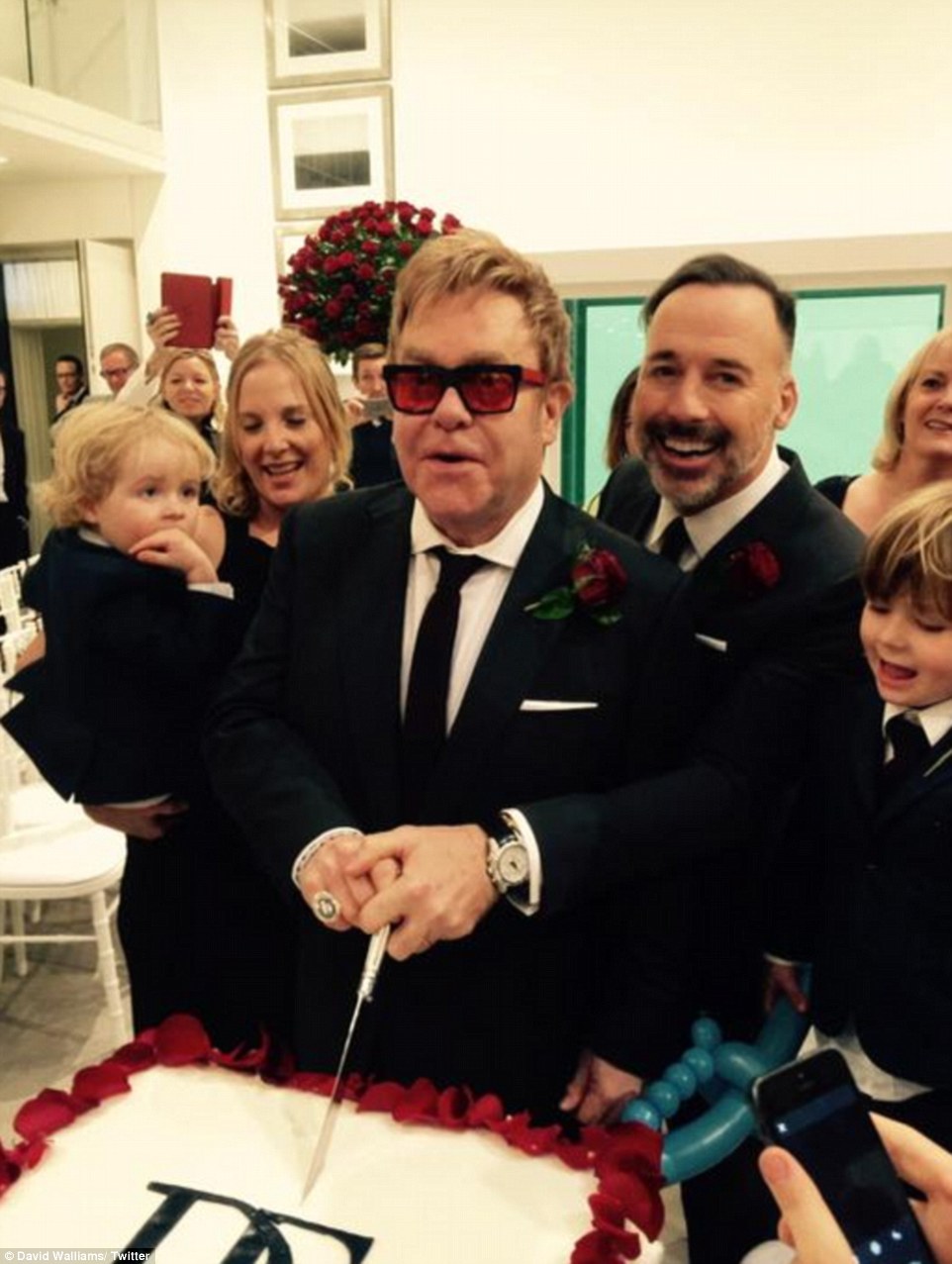Γάμος Για Τους Elton John & David Furnish! Να Ζήσουν!