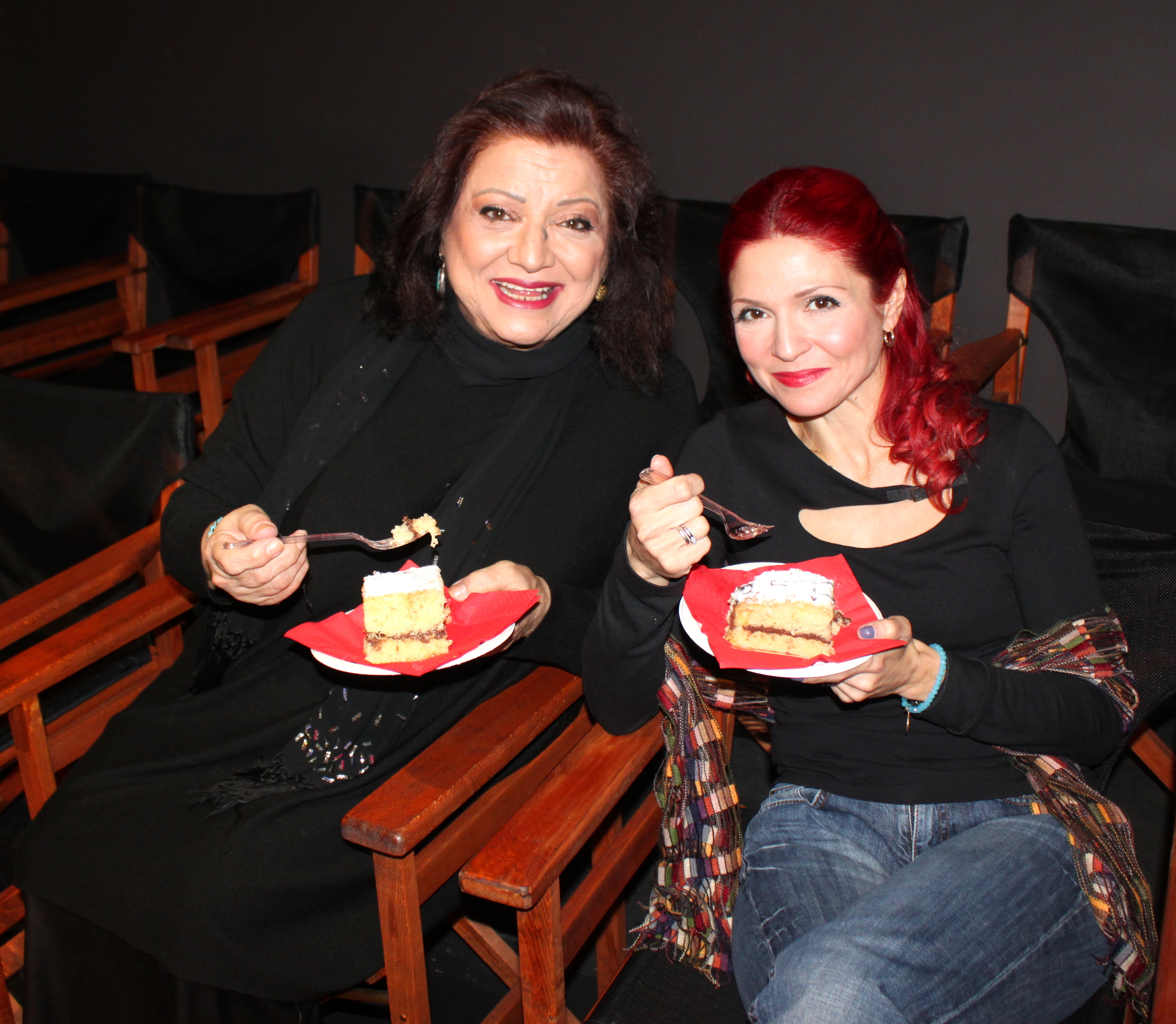 Συμβαίνει Τώρα! Κόβουν Πίτα Οι Φόνισσες!