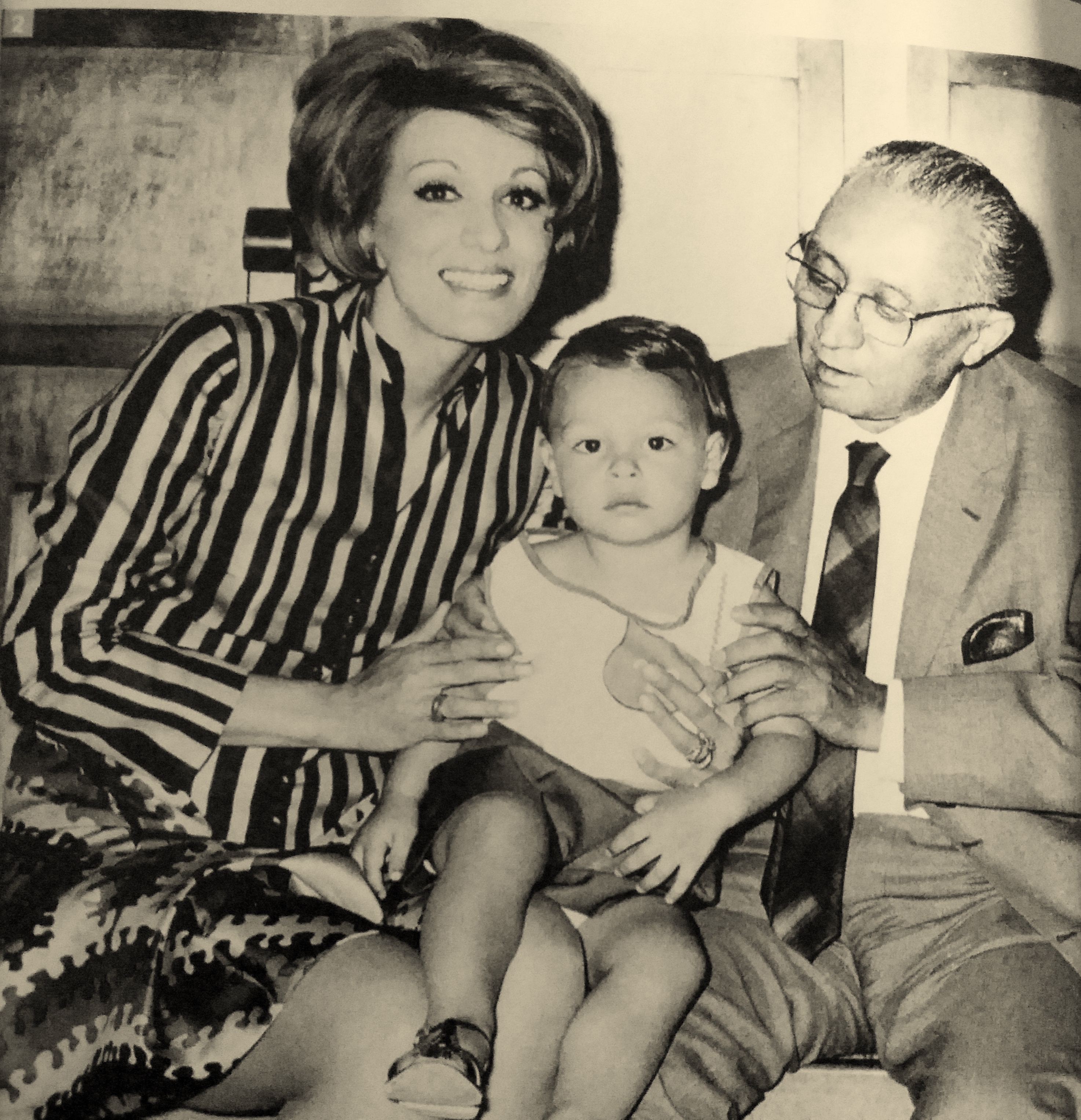 CosmoΚουίζ: Η Μαίρη Χρονοπούλου & Ο Φίνος Με το Βαφτιστήρι Τους!