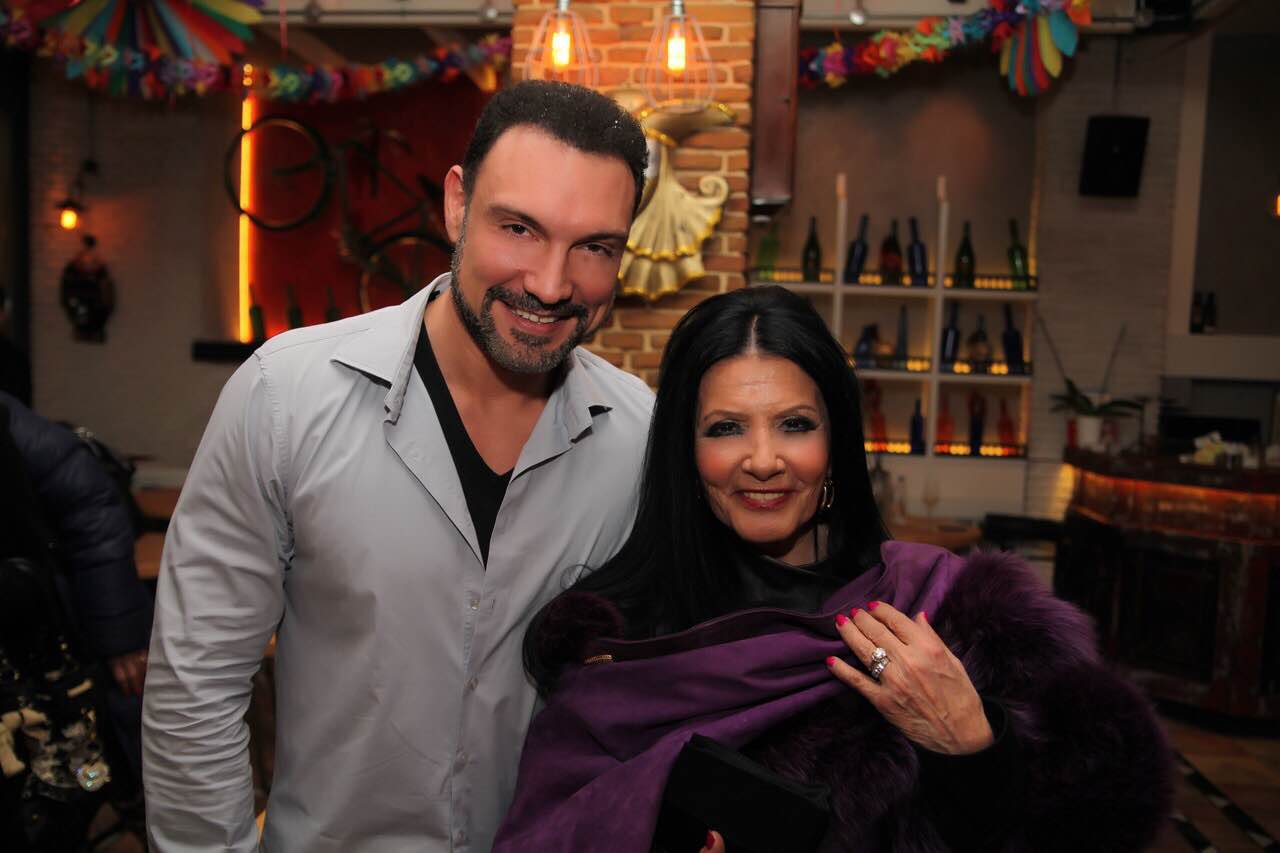 Ένα Κορίτσι Ζόρικο Στο Υδρία!