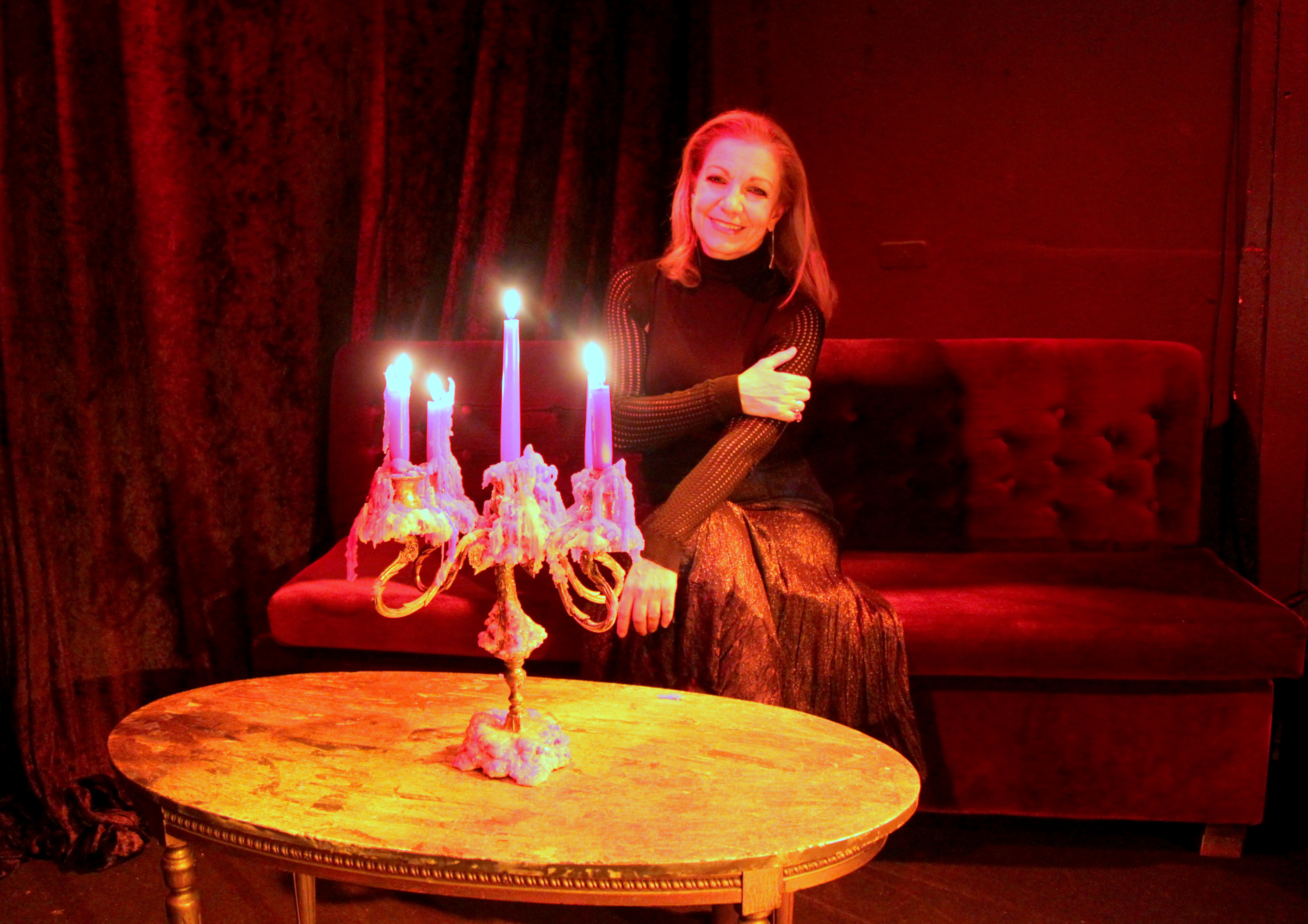 Ξενάγηση Στο Μοναστήρι Της Τέχνης Από Την Πέμη Ζούνη!